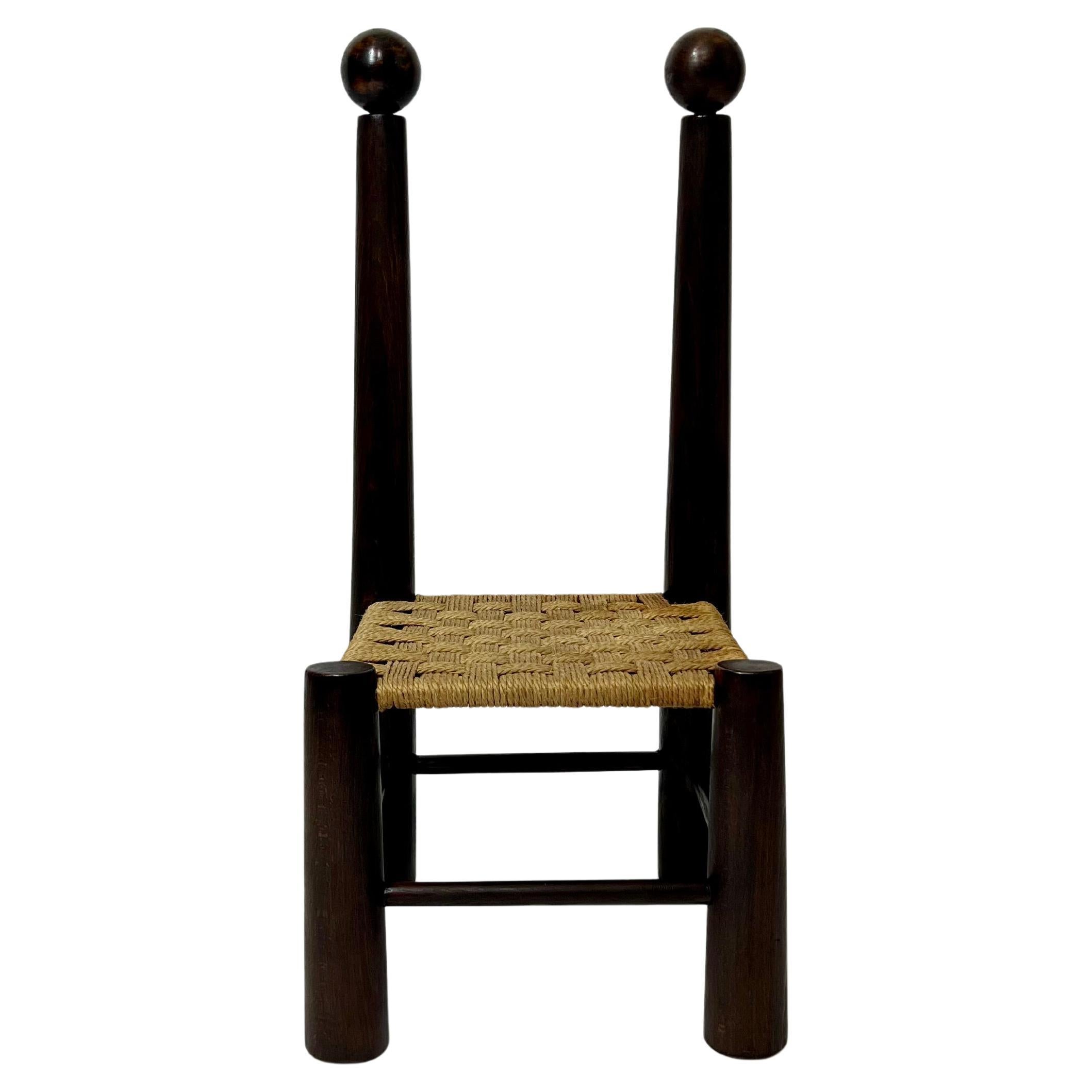 Chaise basse en bois massif et corde tréssée dans le goût de Charles Dudouyt