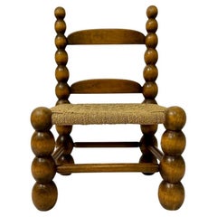 Chaise basse en bois massif tourné et corde dans le style de Charles Dudouyt