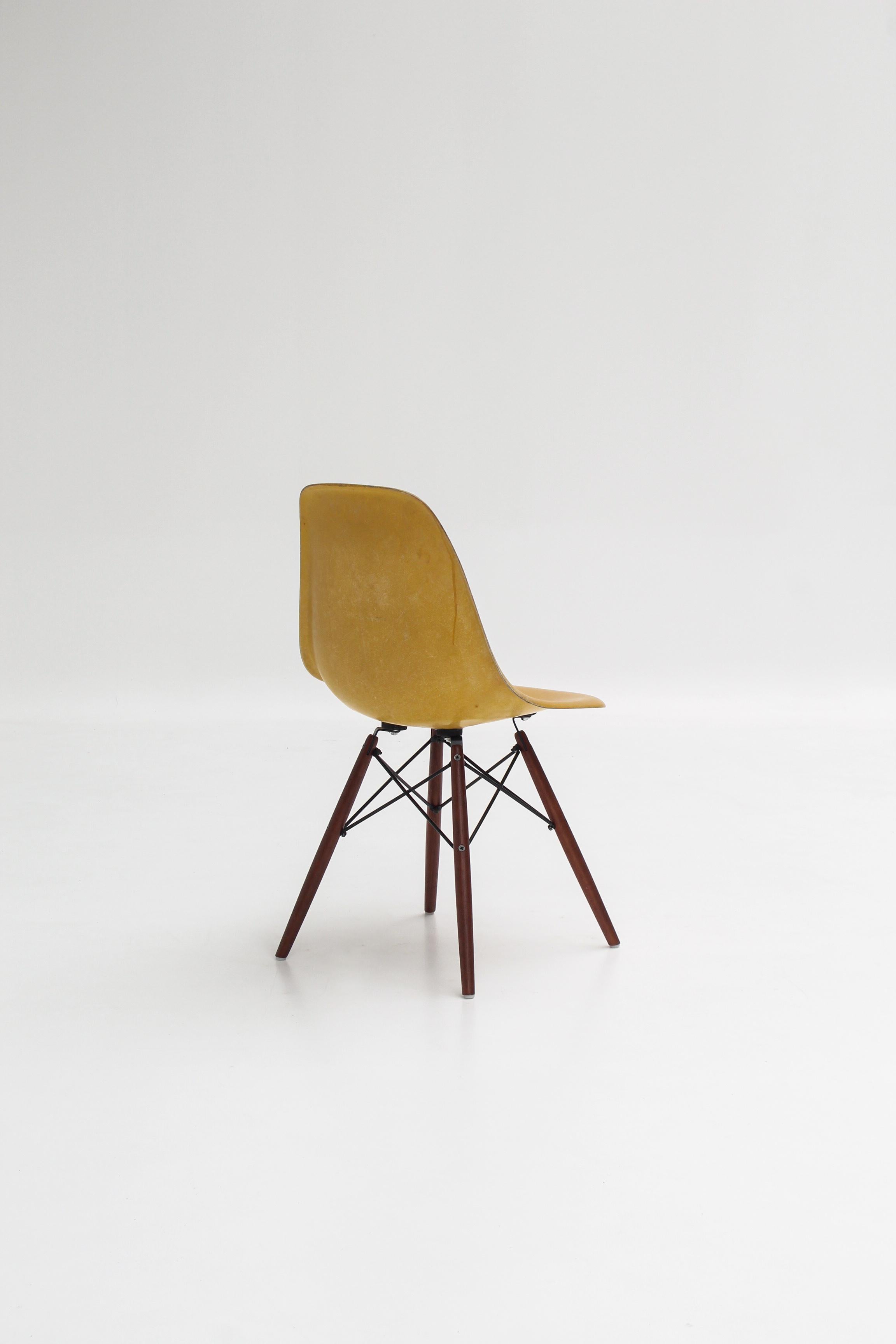Chaise DSW par Charles & Ray Eames, édition Herman Miller im Angebot 5