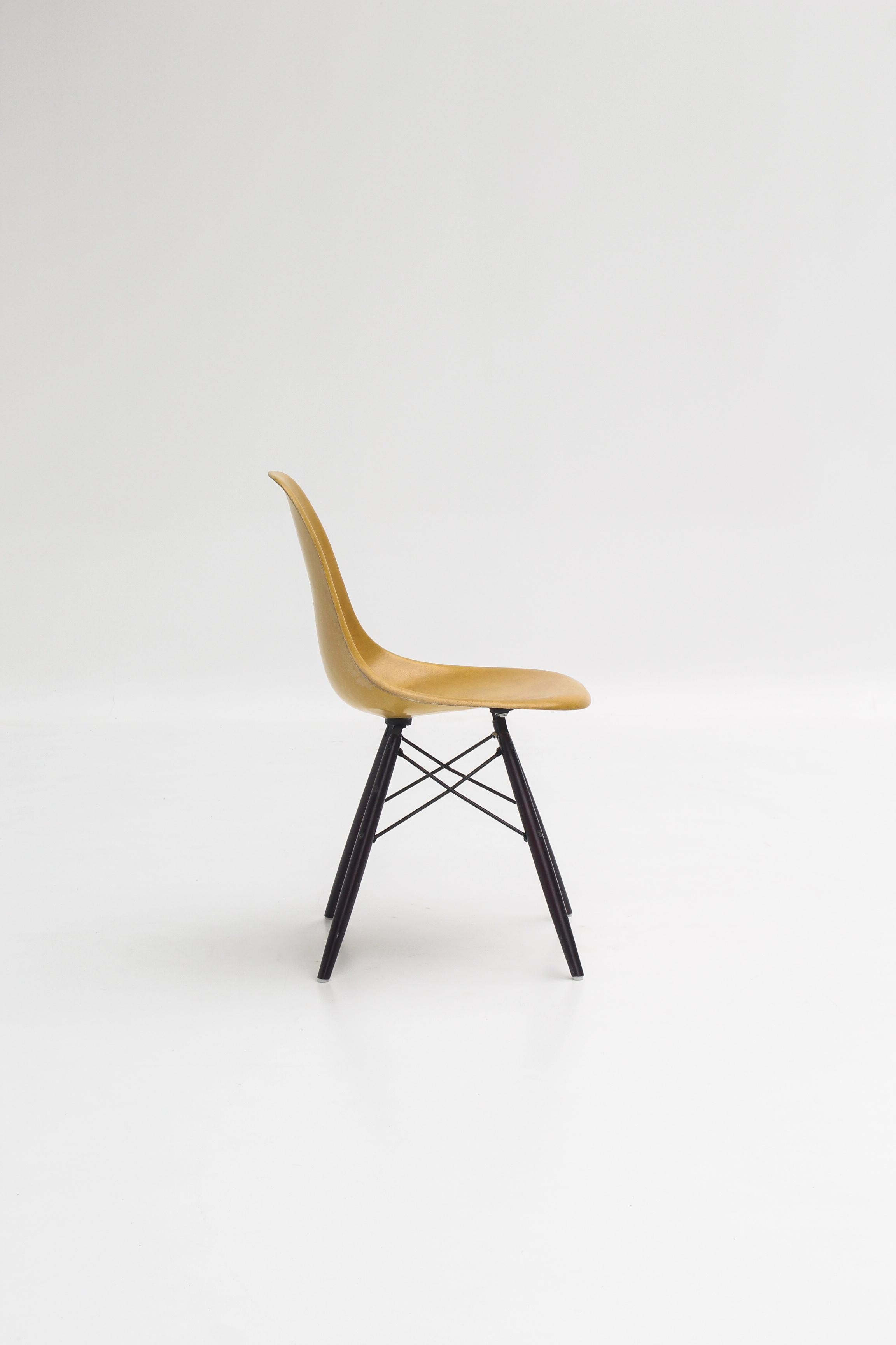 Chaise DSW par Charles & Ray Eames, édition Herman Miller im Angebot 3