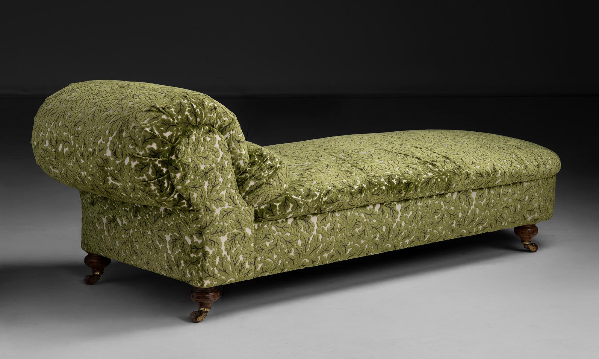 Chaise in House of Hackney Velvet, England circa 1890 For Sale 5