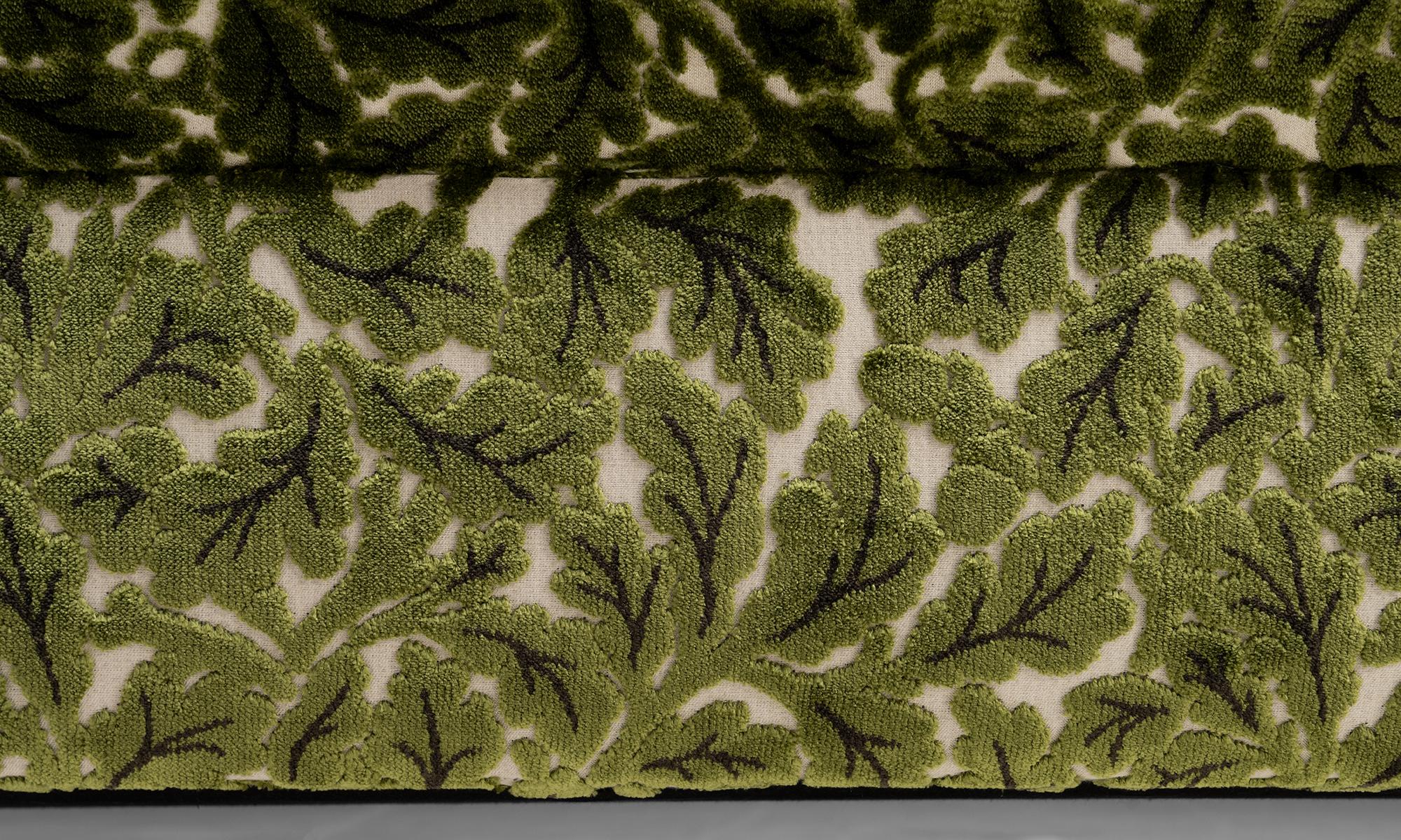 Chaise in House of Hackney Velvet, England circa 1890 For Sale 1