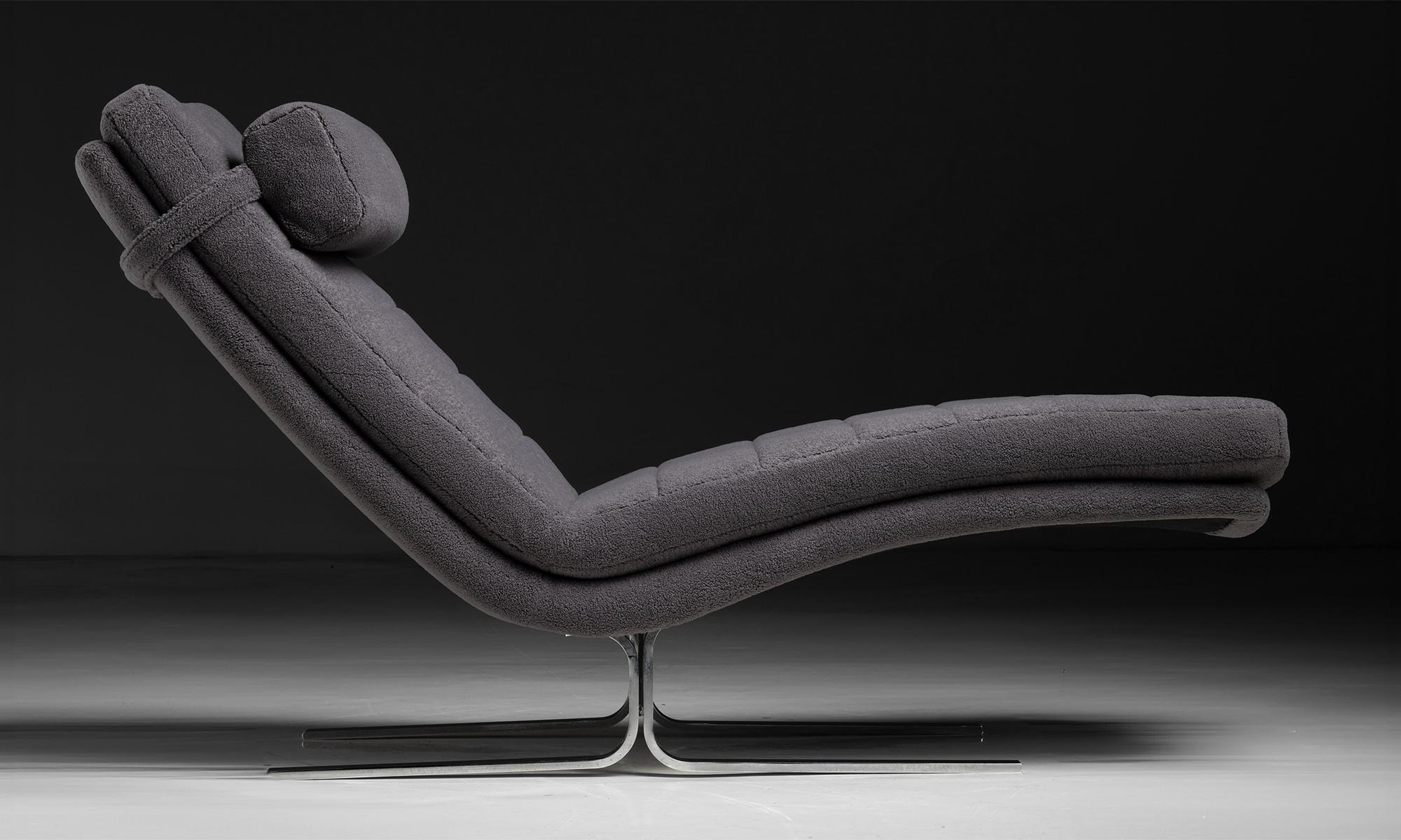 Germany circa 1970

Walter Knoll chaise lounge with chrome legs and newly upholstered in teddy mohair by Rosemary Hallgarten.

26
