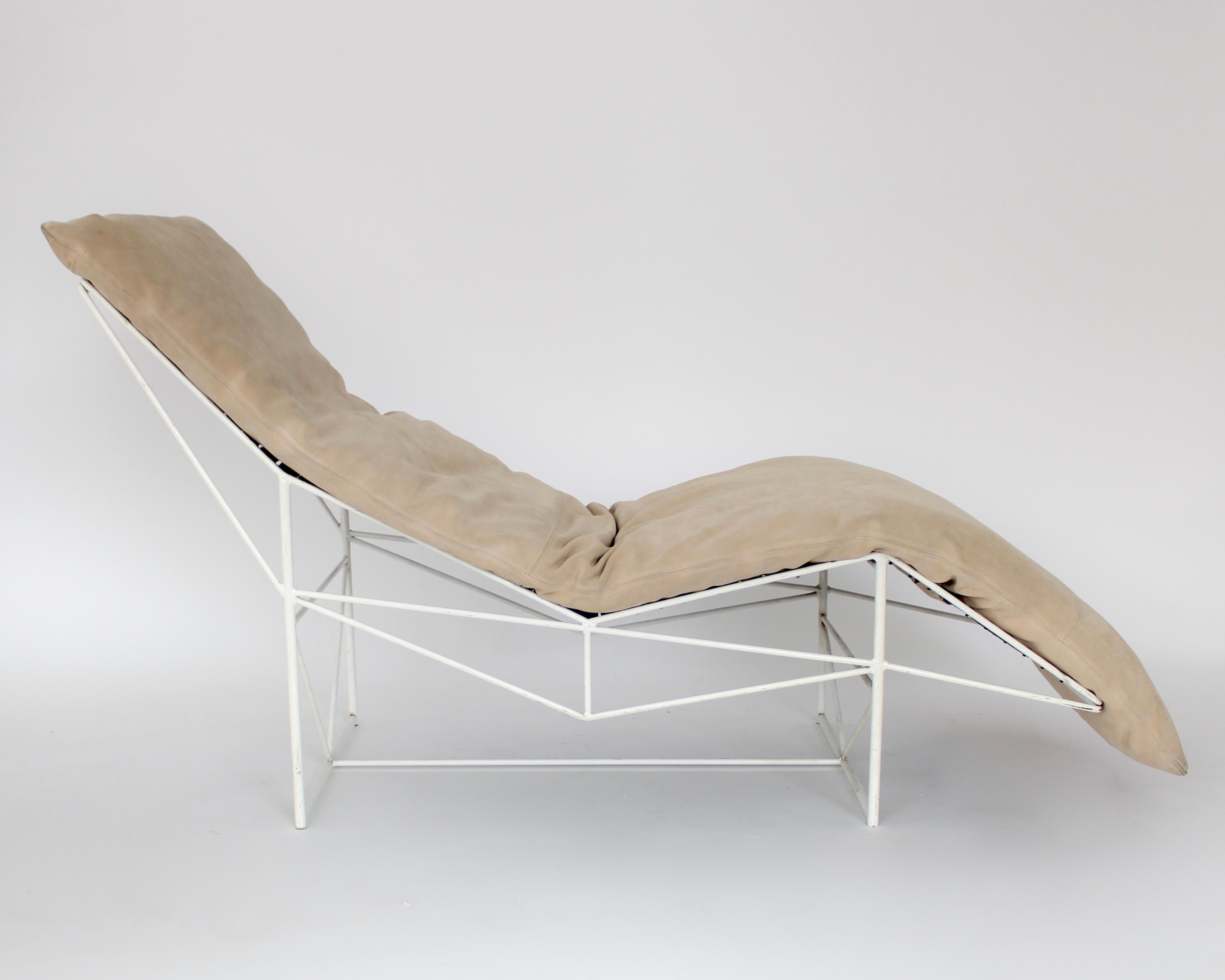 Chaise Italian by Paolo Passerini for Uvet Dimensione Cream Suede Cushion For Sale 3