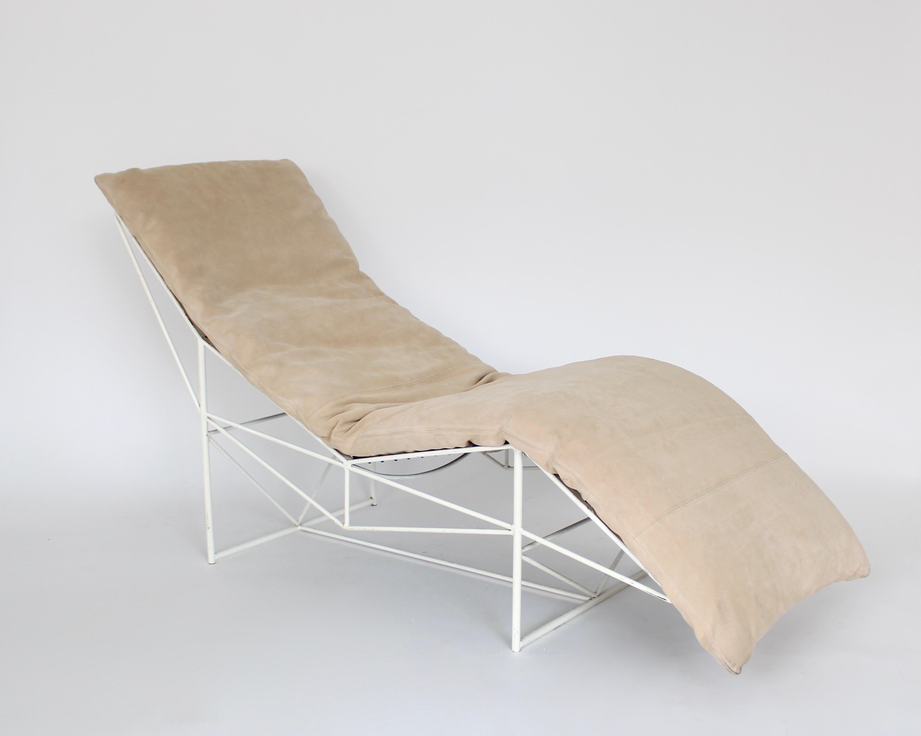 Chaise Italienisch von Paolo Passerini für Uvet Dimensione Cremefarbenes Wildleder-Kissen (Moderne der Mitte des Jahrhunderts) im Angebot