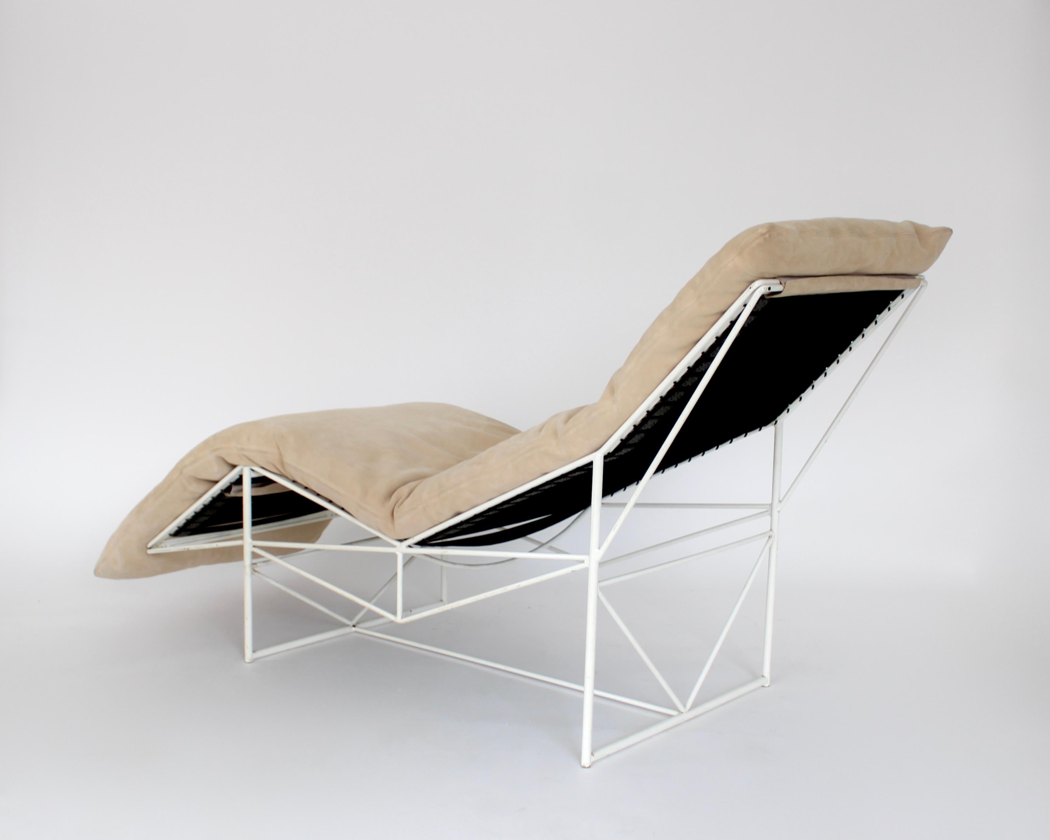 Steel Chaise Italian by Paolo Passerini for Uvet Dimensione Cream Suede Cushion For Sale