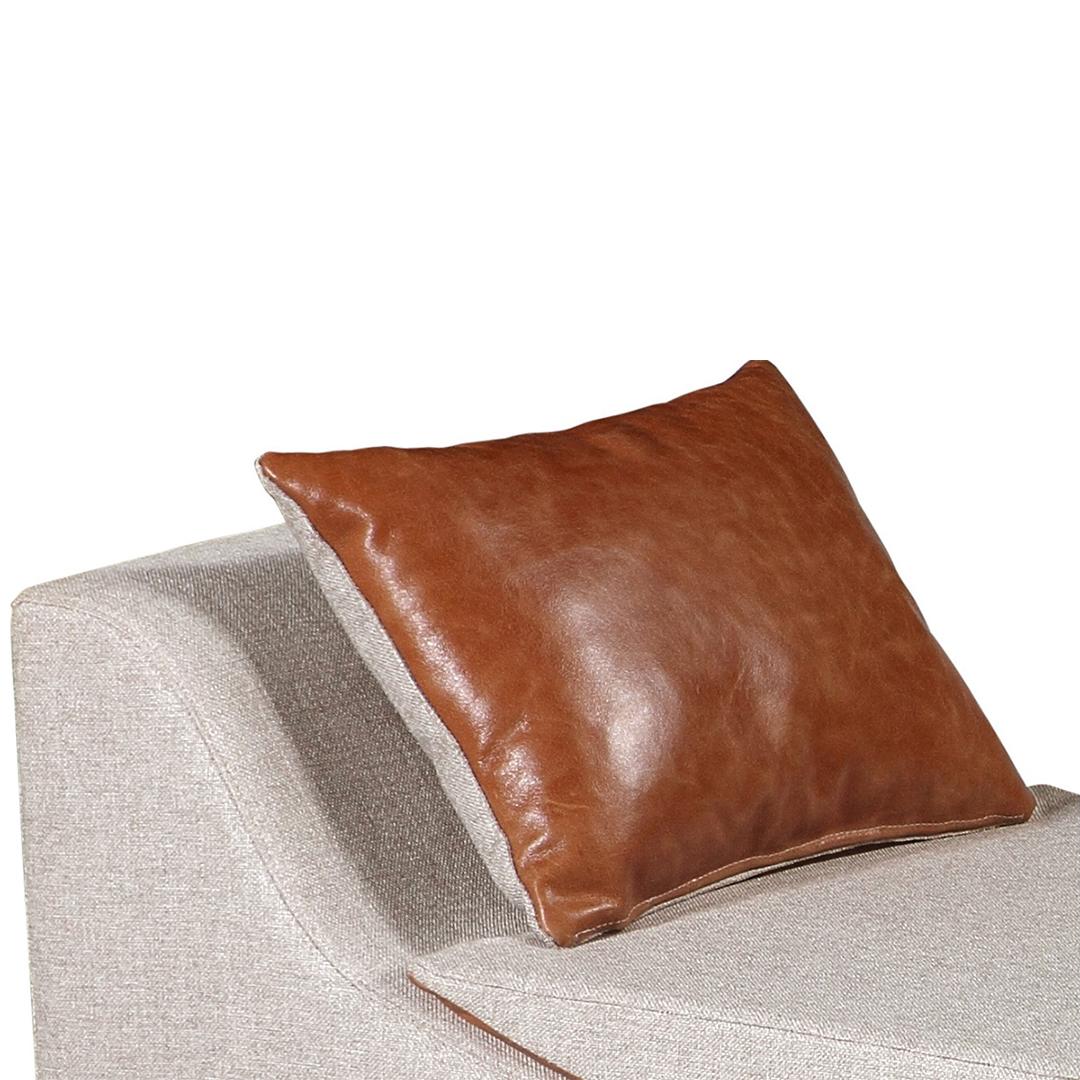 Moderne Chaise longue Flag en tissu de lin et détails en cuir naturel de petite taille en vente