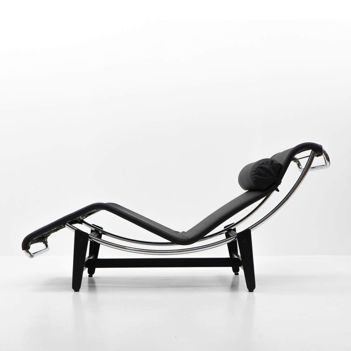 Mid-Century Modern Chaise Longue 2072 / B306 (LC4) by Wohnbedarf, 1950s For Sale