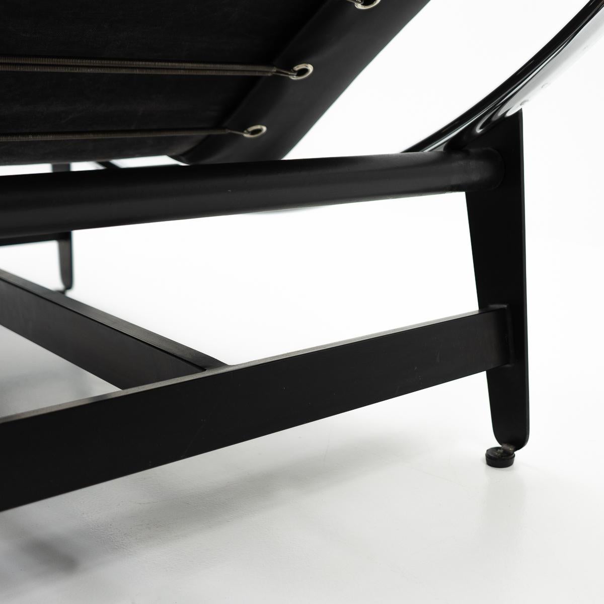 Chaise Longue 2072 / B306 (LC4) by Wohnbedarf, 1950s For Sale 2