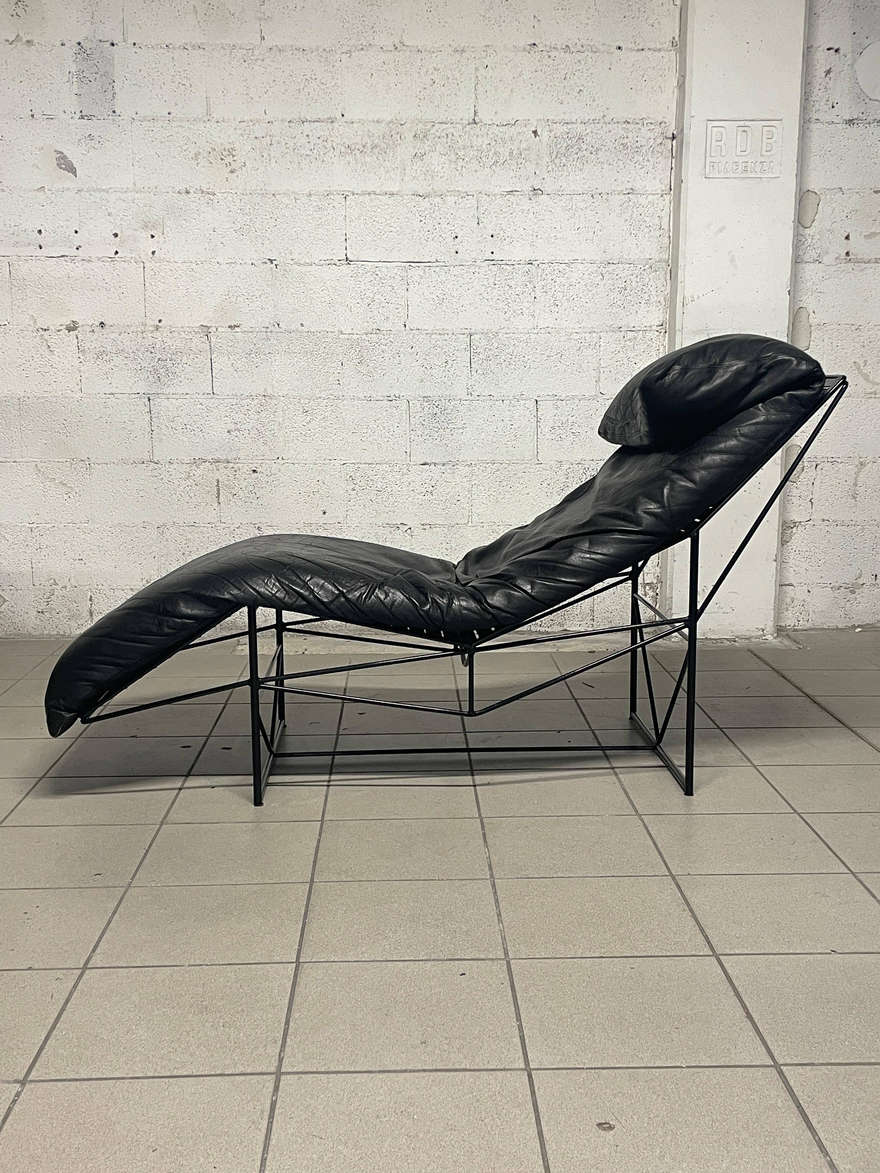 Chaise-longue de los años 80 diseñada por Paolo Passerini para UVET Late 20th Century en venta