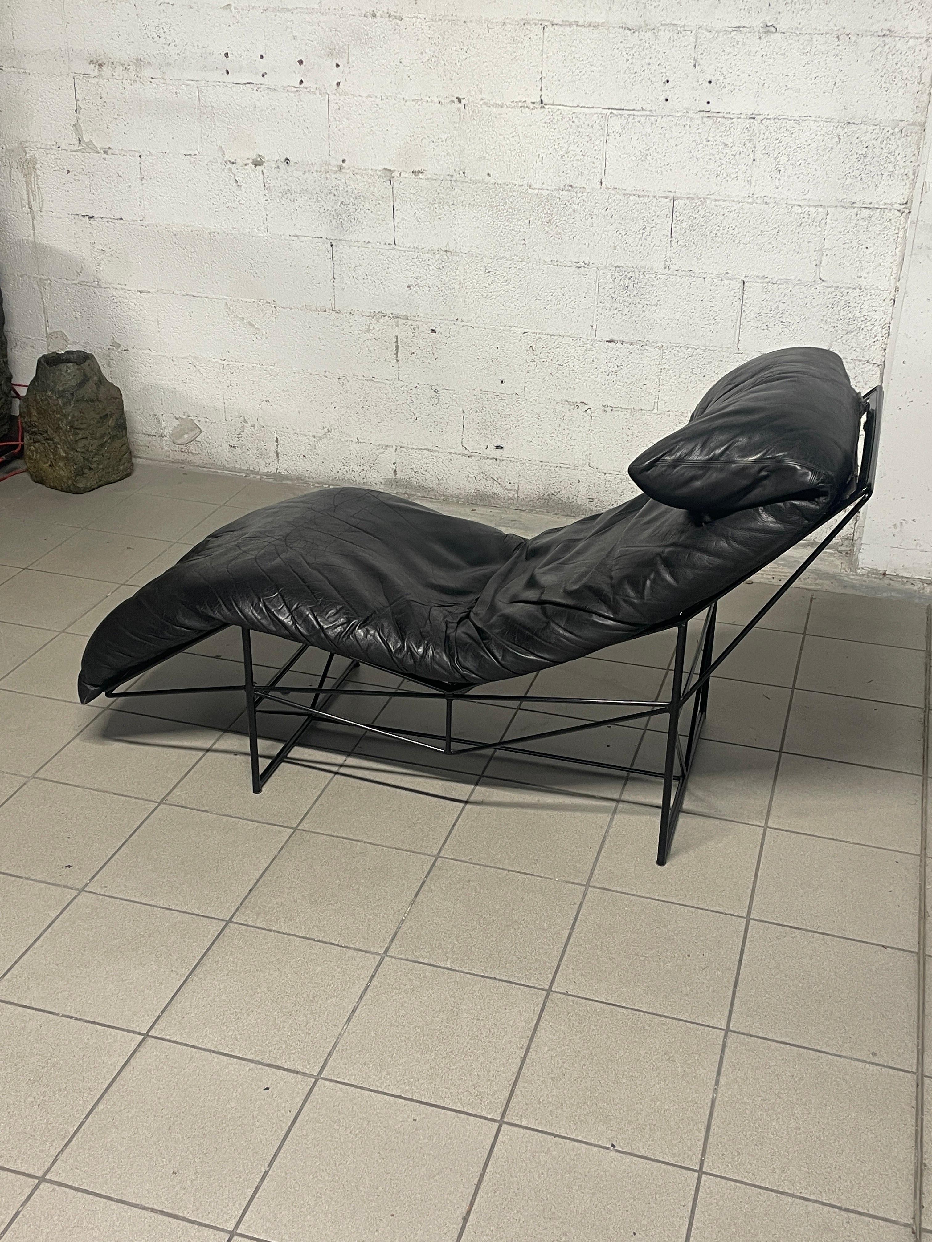 Chaise-longue de los años 80 diseñada por Paolo Passerini para UVET Acero en venta