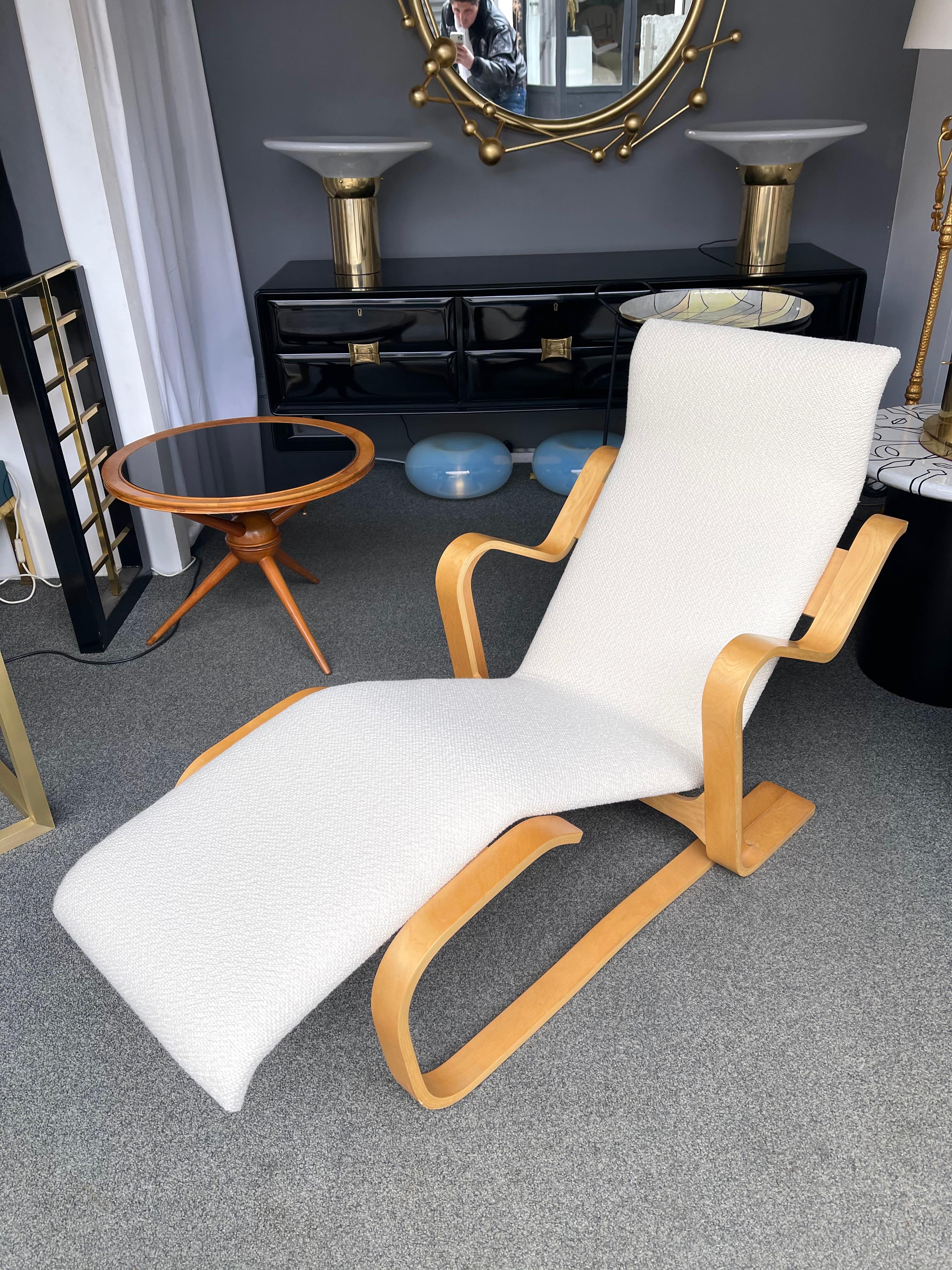 Italian Chaise Longue Bentwood Bouclé Fabric by Marcel Breuer. Italy