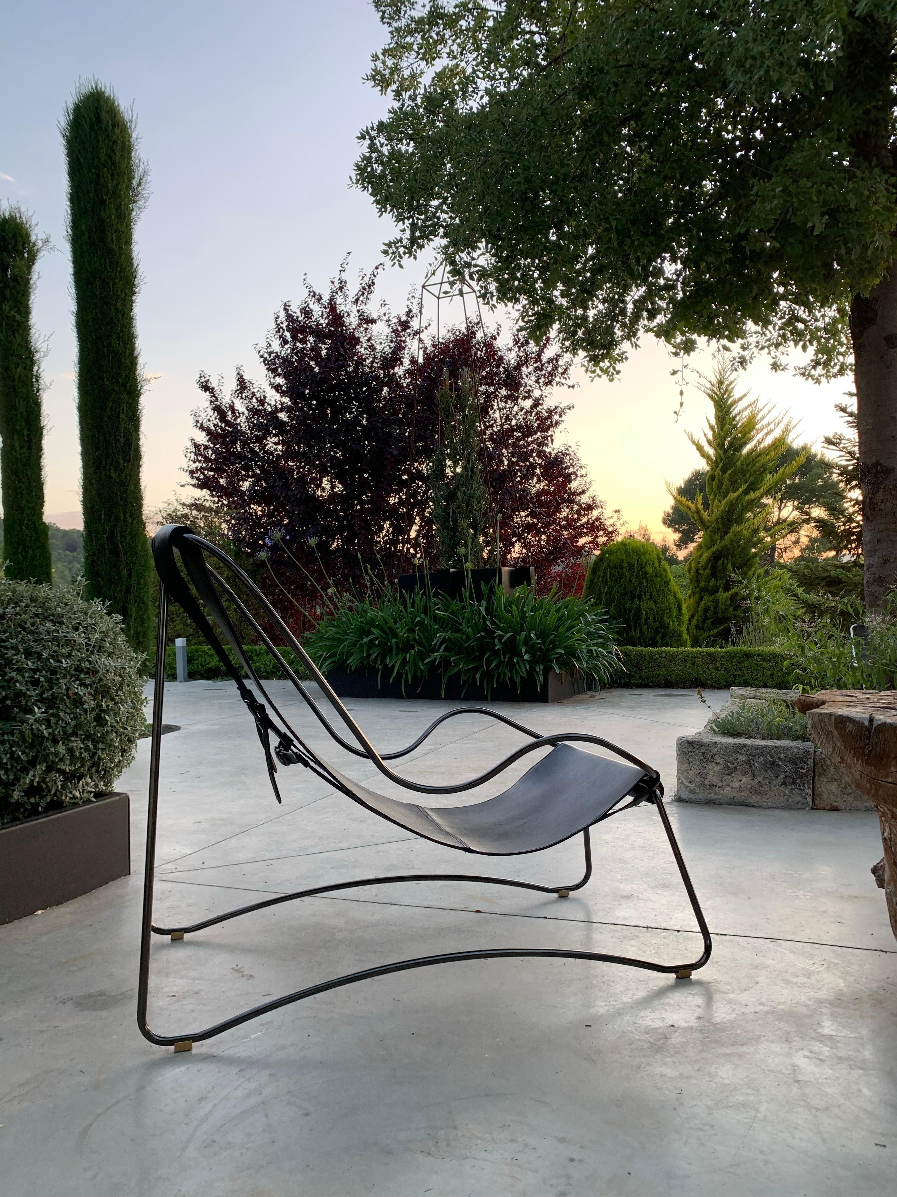 Sculptural Organic Contemporary Chaise Lounge Schwarzes Rauchmetall & Schwarzes Leder  (21. Jahrhundert und zeitgenössisch) im Angebot