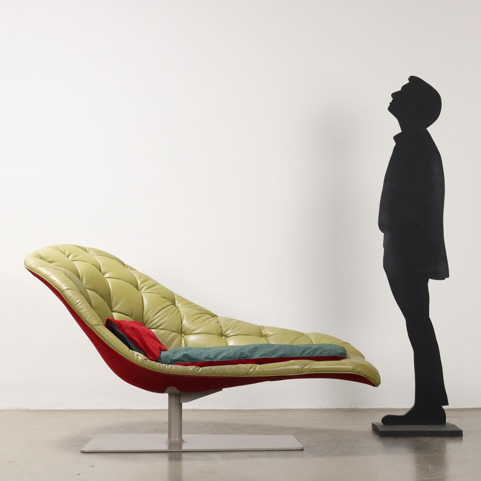 Chaise Longue prodotta da Moroso e disegnata da Patricia Urquiola nel 2008, Bohemian è una raffinata chaise longue in stile contemporaneo che si propone di rivisitare in chiave moderna la classica lavorazione capitonnè. La seduta si distingue per le