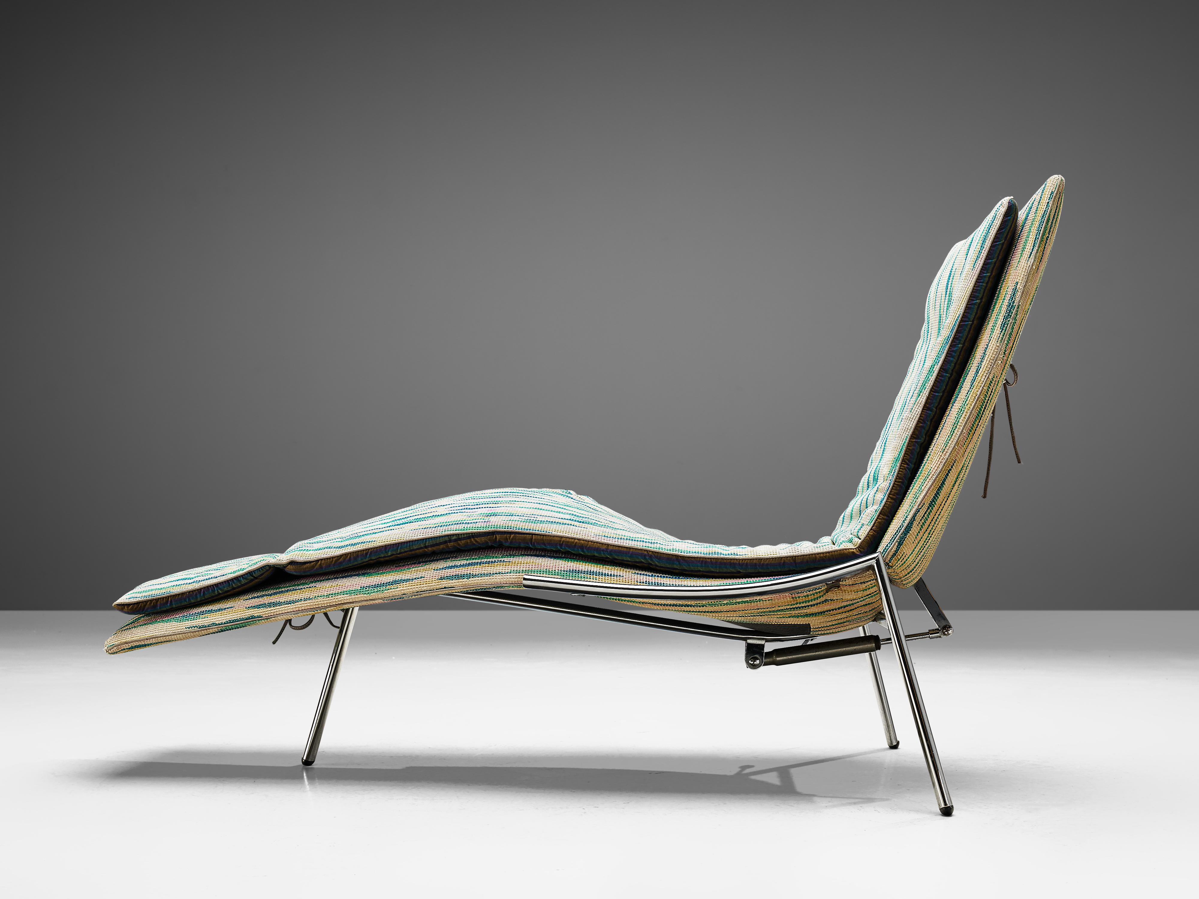 Giovanni Offredi for Saporiti Italia, chaise longue, chrome, textured multicolored upholstery, Italy, 1970s

This wonderful lounge chair are designed bij Giovanni Offredi for the Italian manufacturer Saporiti. The multicolored upholstery make for