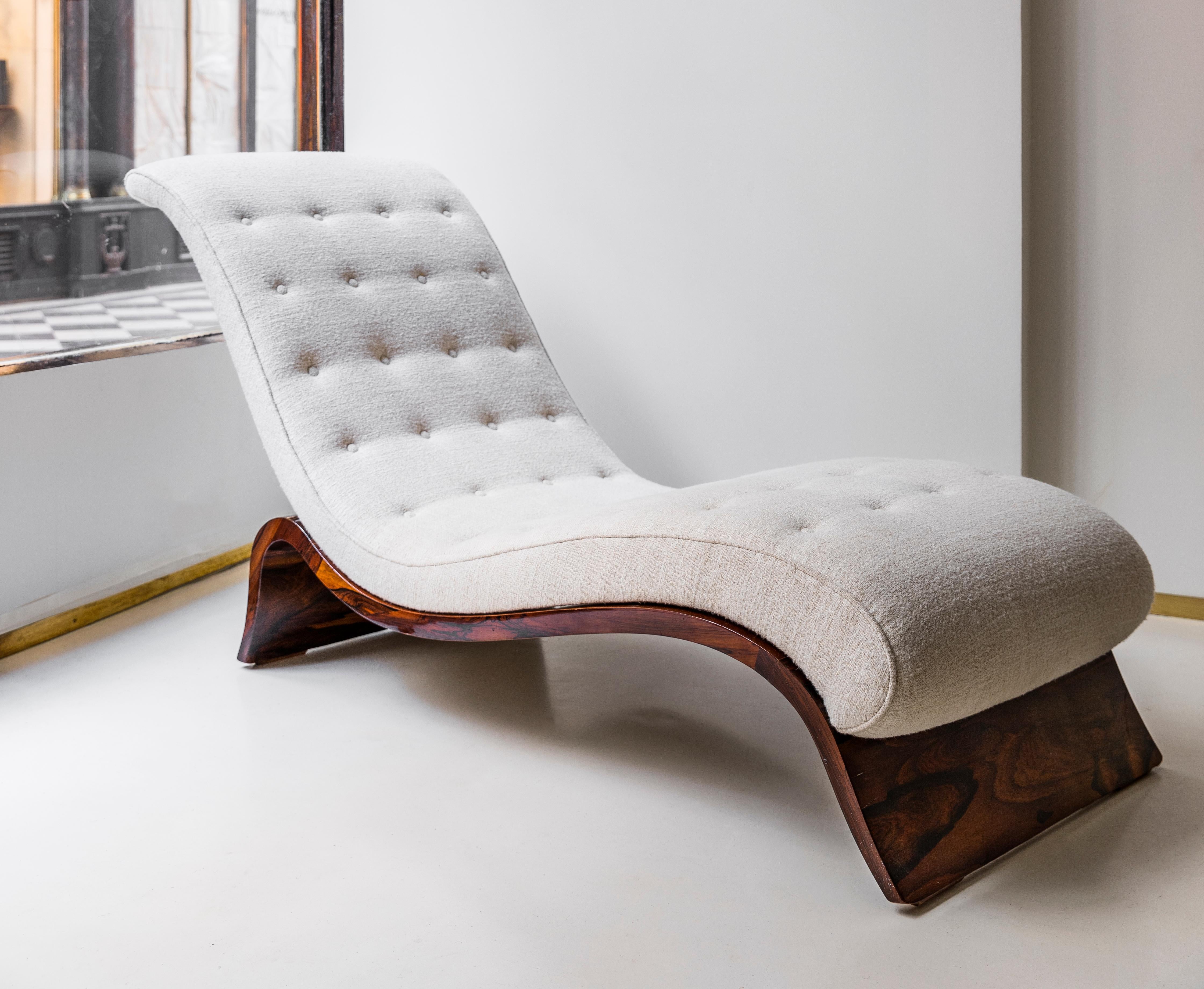 Coming from the past as a Reclaimer, the Tenreiro Chaise Longue is a Modern Brazilian icon, a collector piece. An association of curvy architectural line and topical rosewood. Probably a unique piece, as it has never been seen another one on the