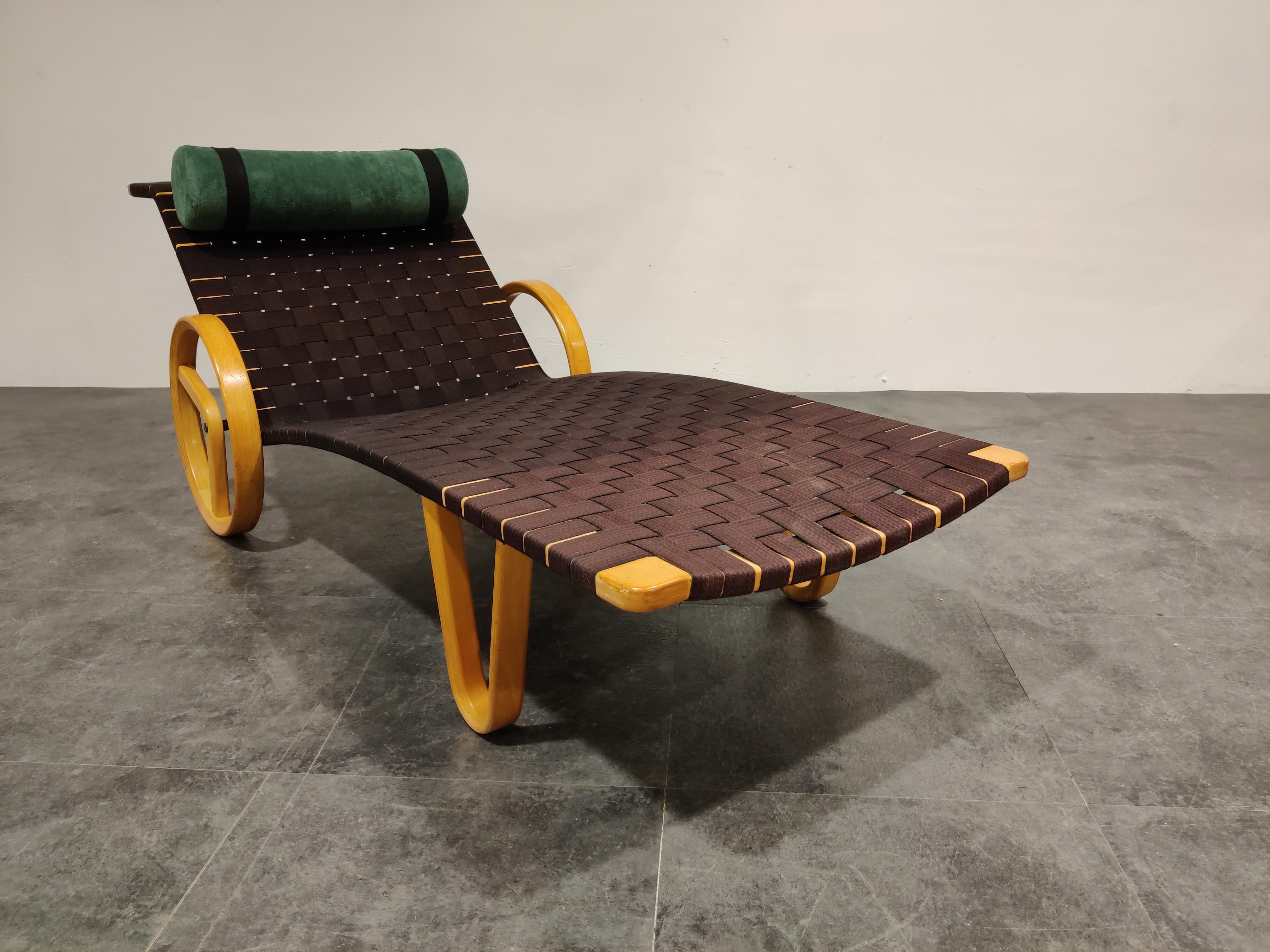 Vintage 'chaise longue' designed by Rud Thygesen and Johnny Sorensen in 1969

The chair looks very modern and has a very eye-catching design.

Made from birch wood.

Comes with the original green velvet cushion. 

1970s,