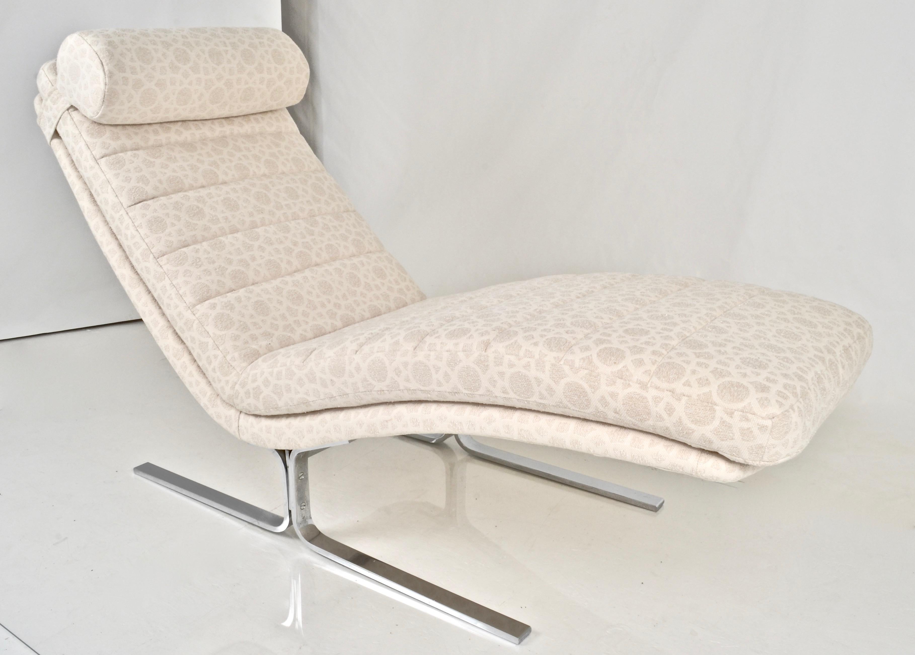 Great modern wave form chaise with a quality polished steel flat bar base. Featuring adjustable and removable headrest cushion and channeled attached cushion. Newly upholstered in a cream cut velvet with subtle freeform design. Classic design by