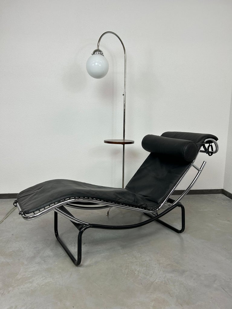 Chaise longue chair Amaca inspired by Le Corbusiers LC4