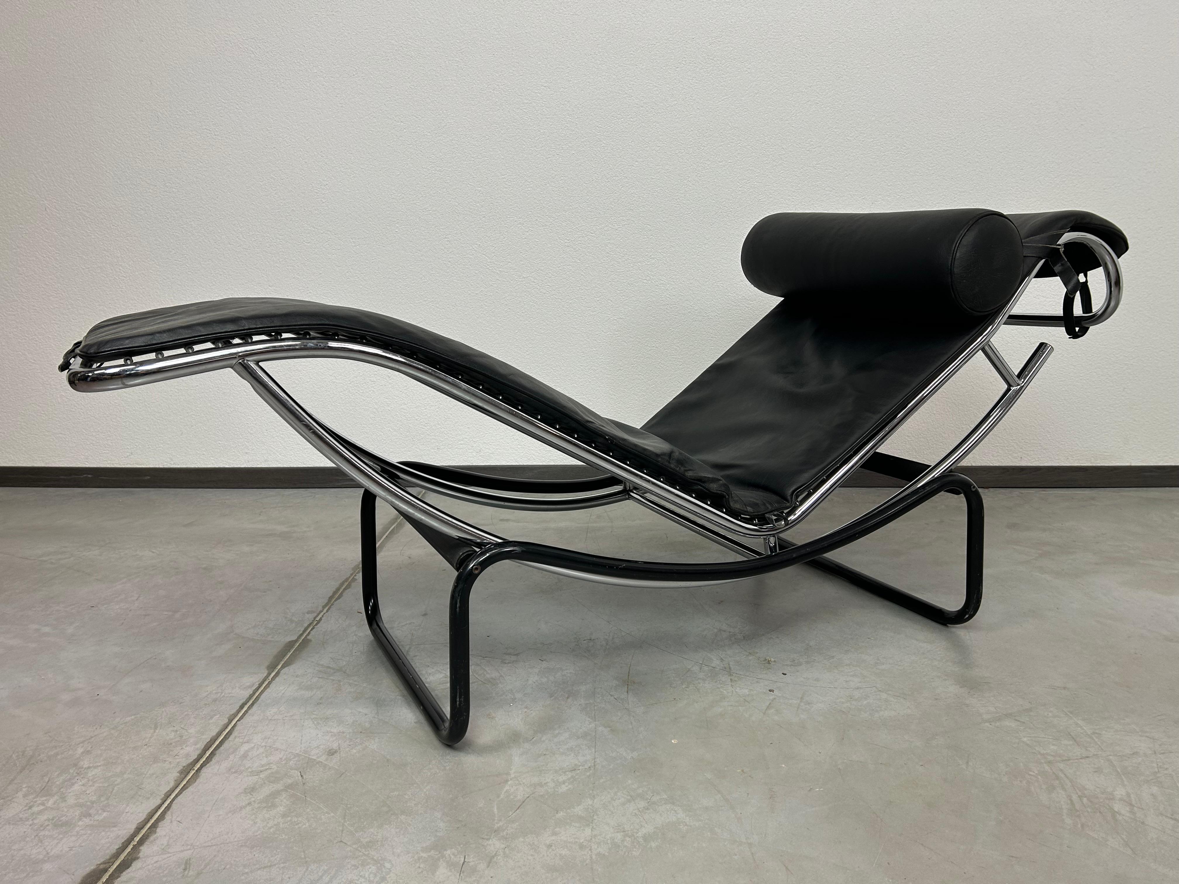 Bauhaus Chaise longue chair Amaca inspired by Le Corbusiers LC4 For Sale