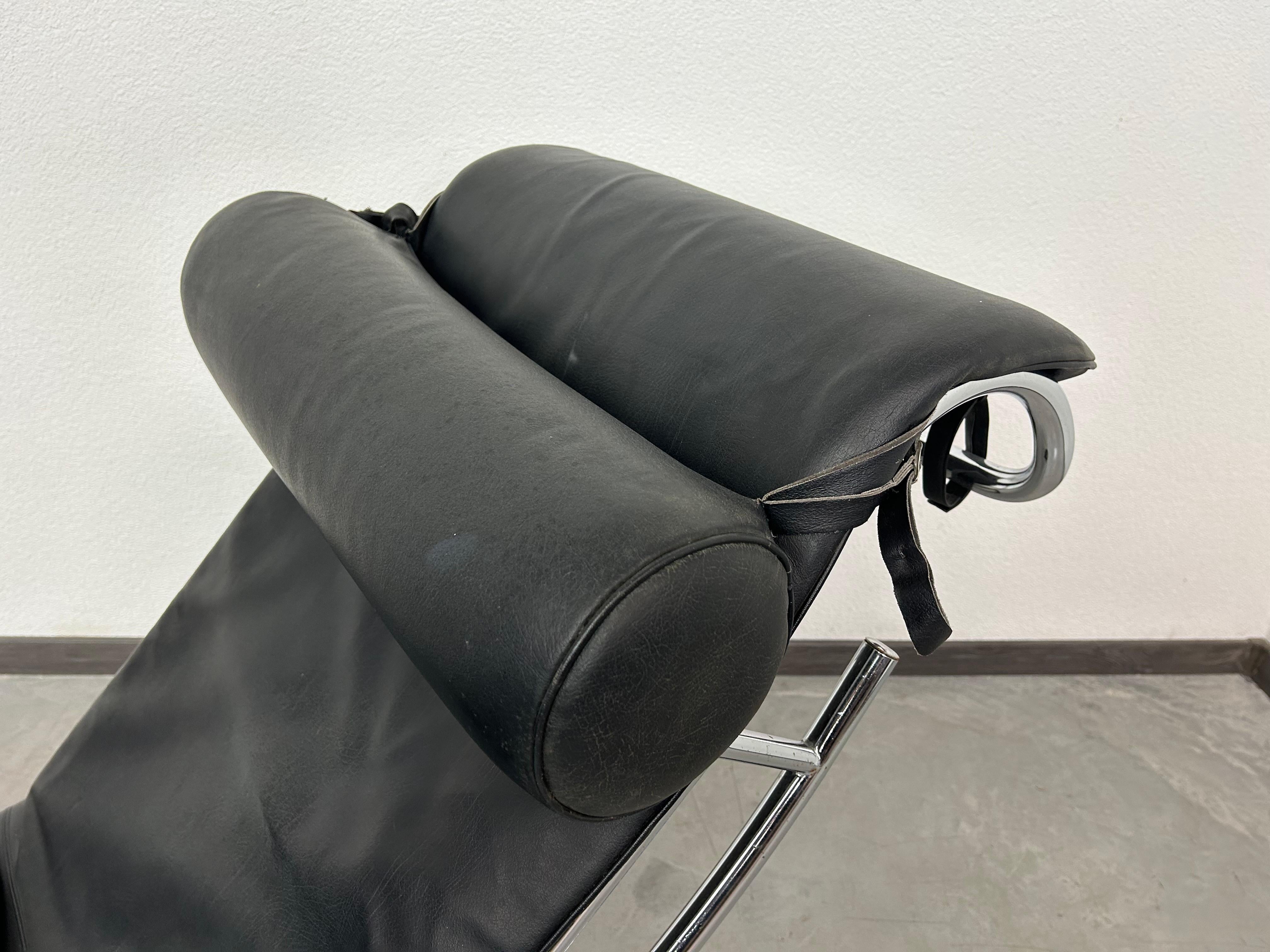 Chaiselongue-Stuhl Amaca, inspiriert von Le Corbusiers LC4 (Leder) im Angebot