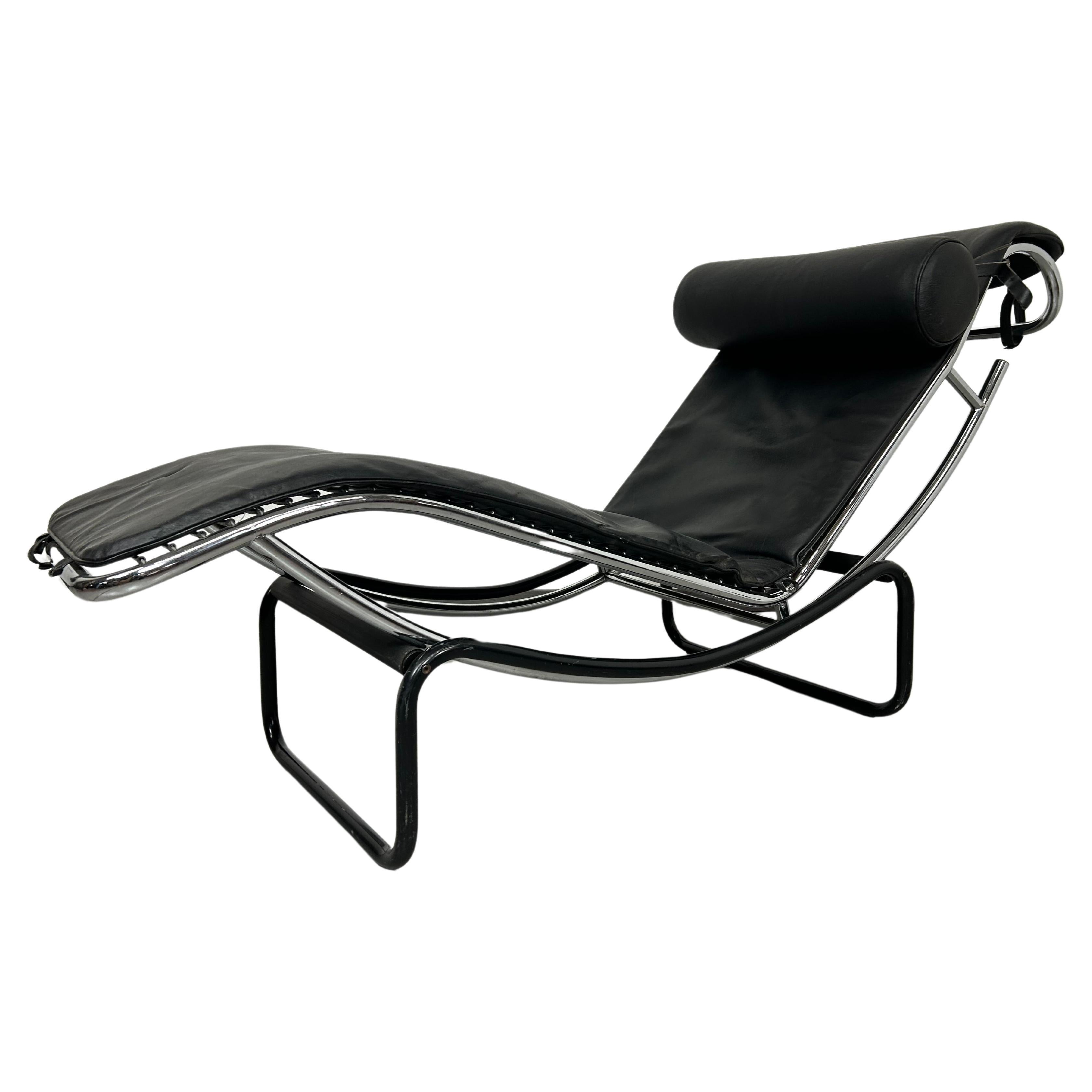 Chaise longue chair Amaca inspired by Le Corbusiers LC4 For Sale