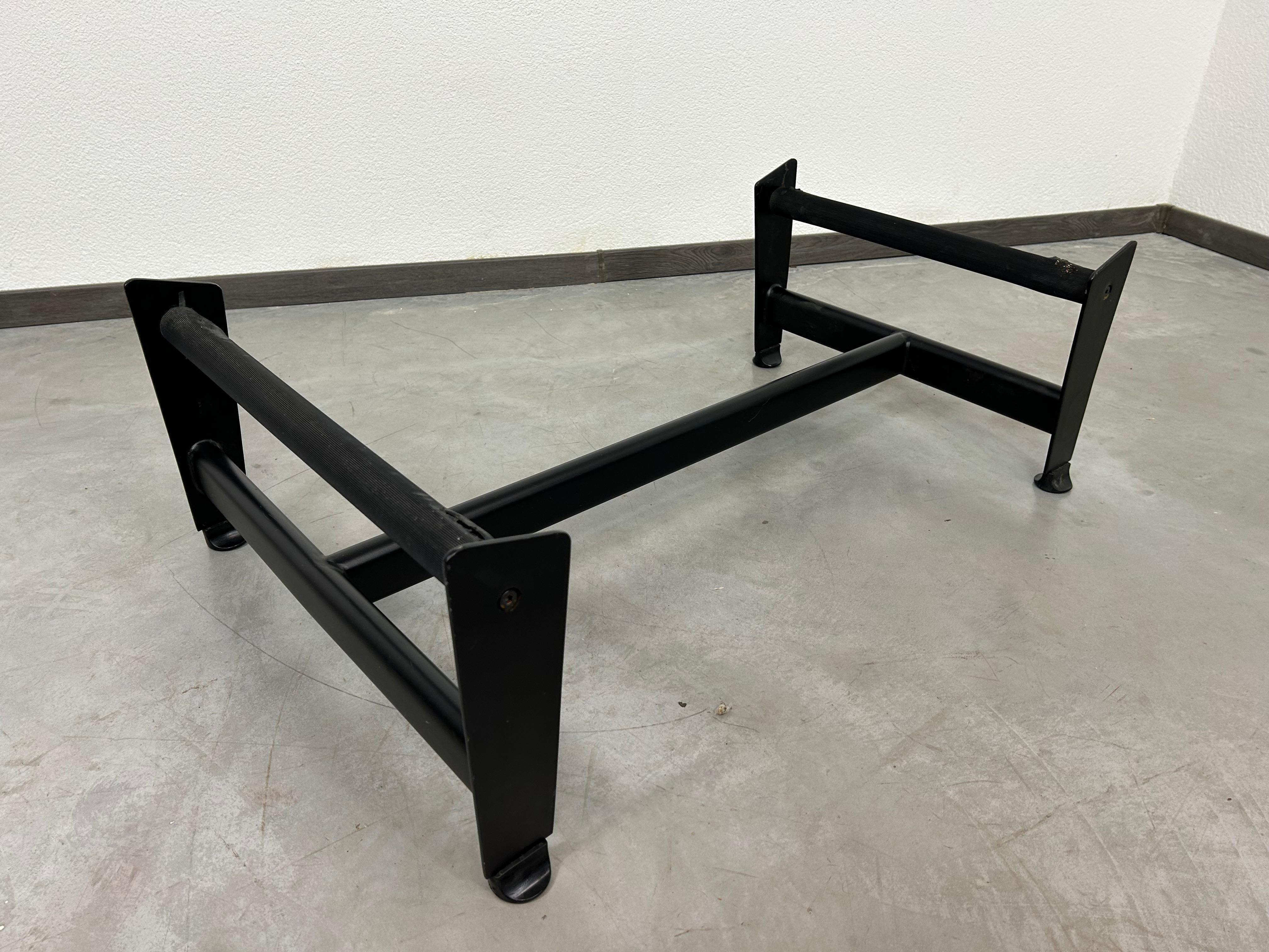 Chaise longue chair LC4 by Le Corbusier 4
