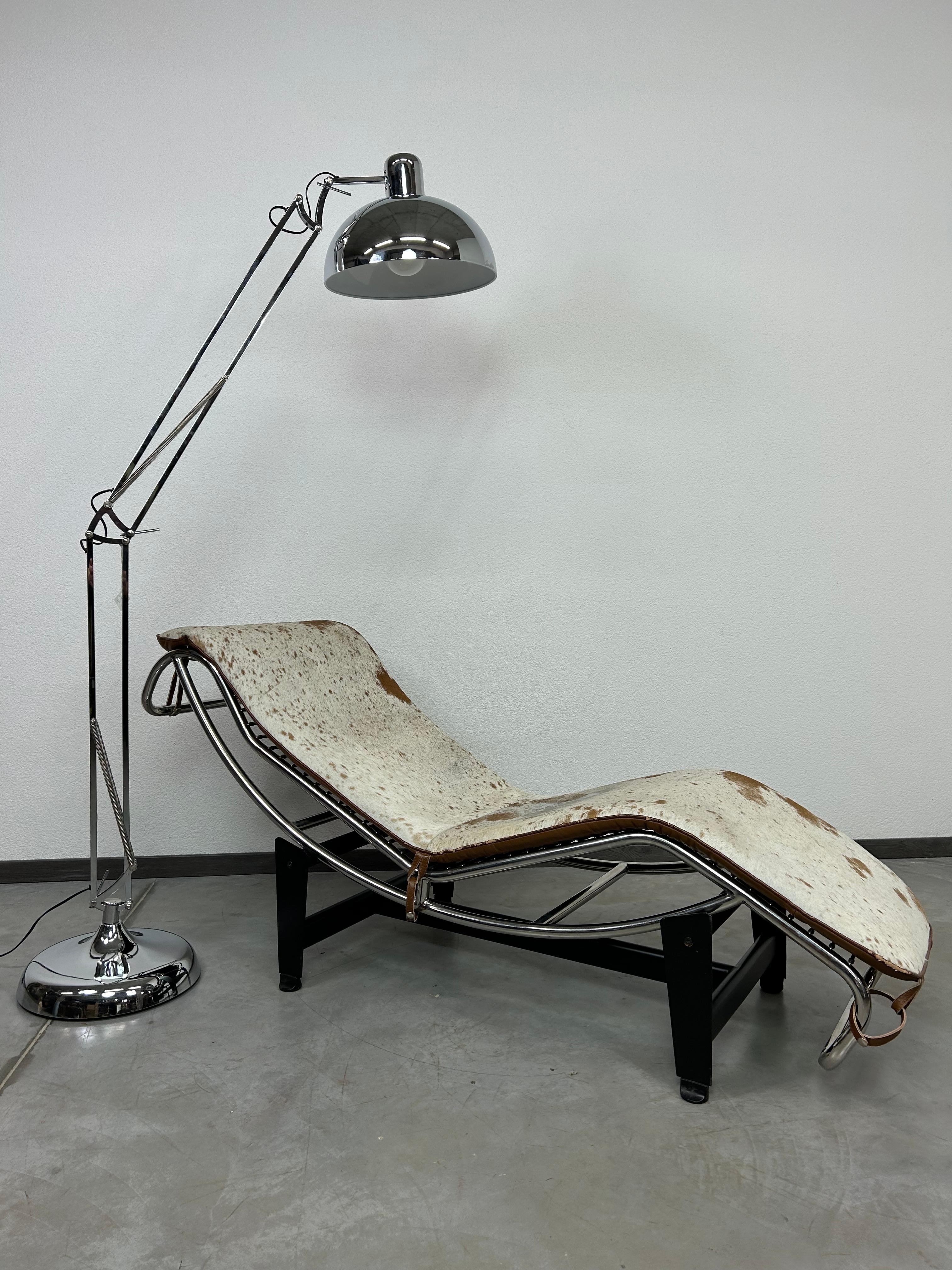 Chaise longue chair LC4 by Le Corbusier 1
