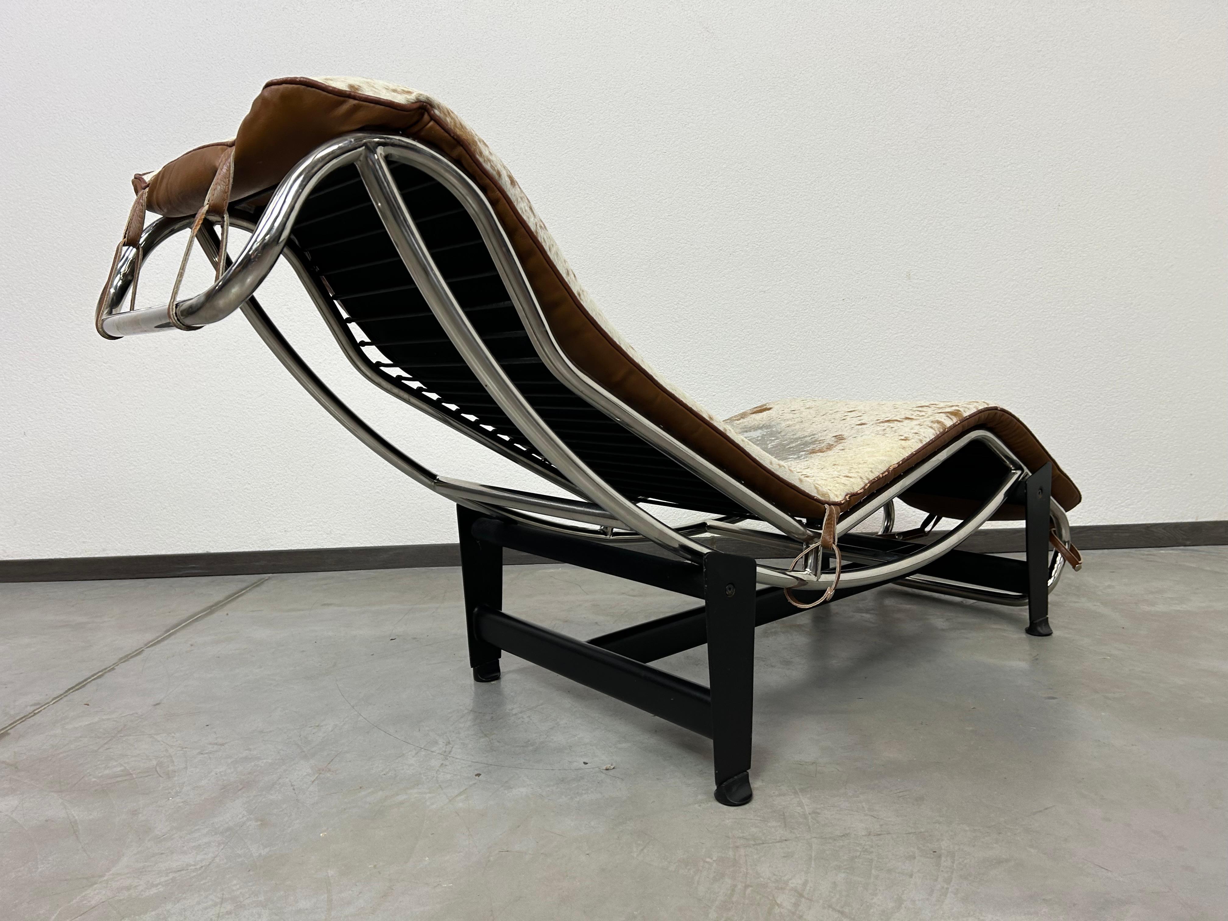 Chaise longue chair LC4 by Le Corbusier 2
