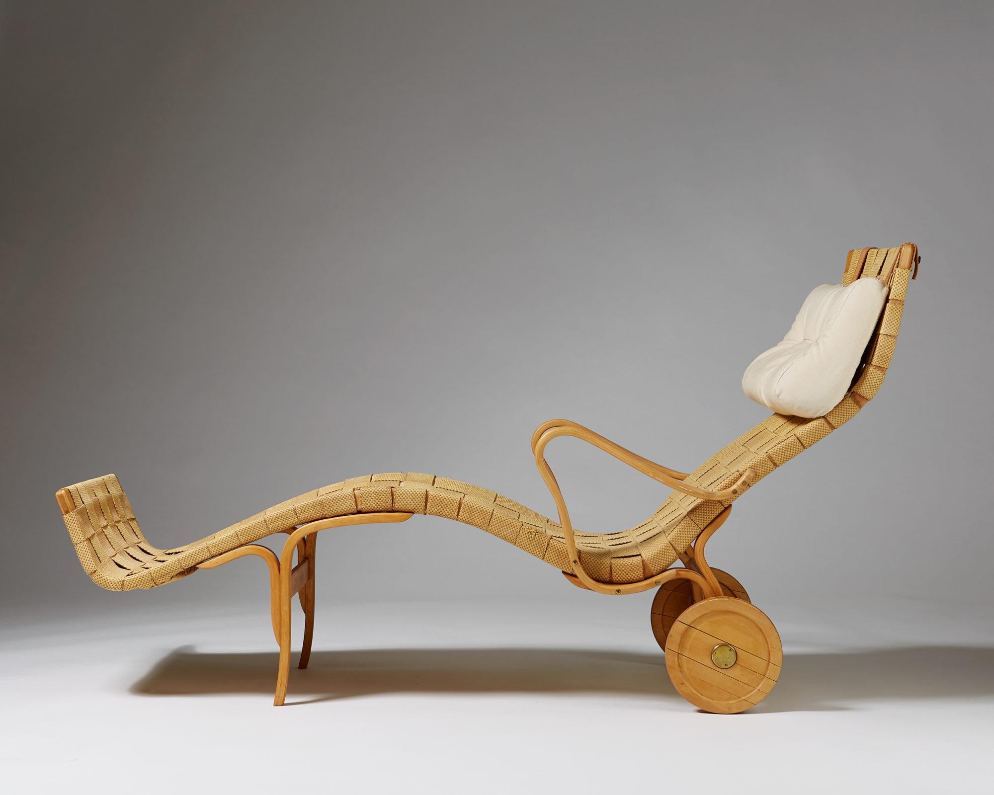 Swedish Chaise Longue Designed by Bruno Mathsson for Karl Mathsson, Sweden, 1940s