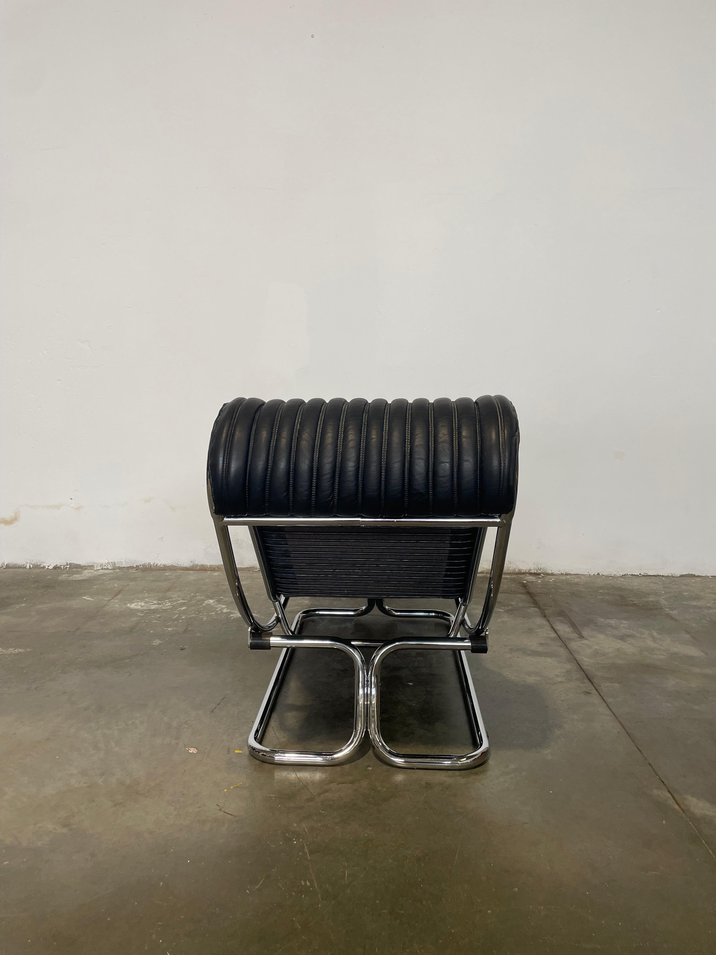 Chaise Longue di Guido Faleschini per Mariani anni 70 un pelle nera e acciaio In condizioni ottime in vendita a Ghedi, IT