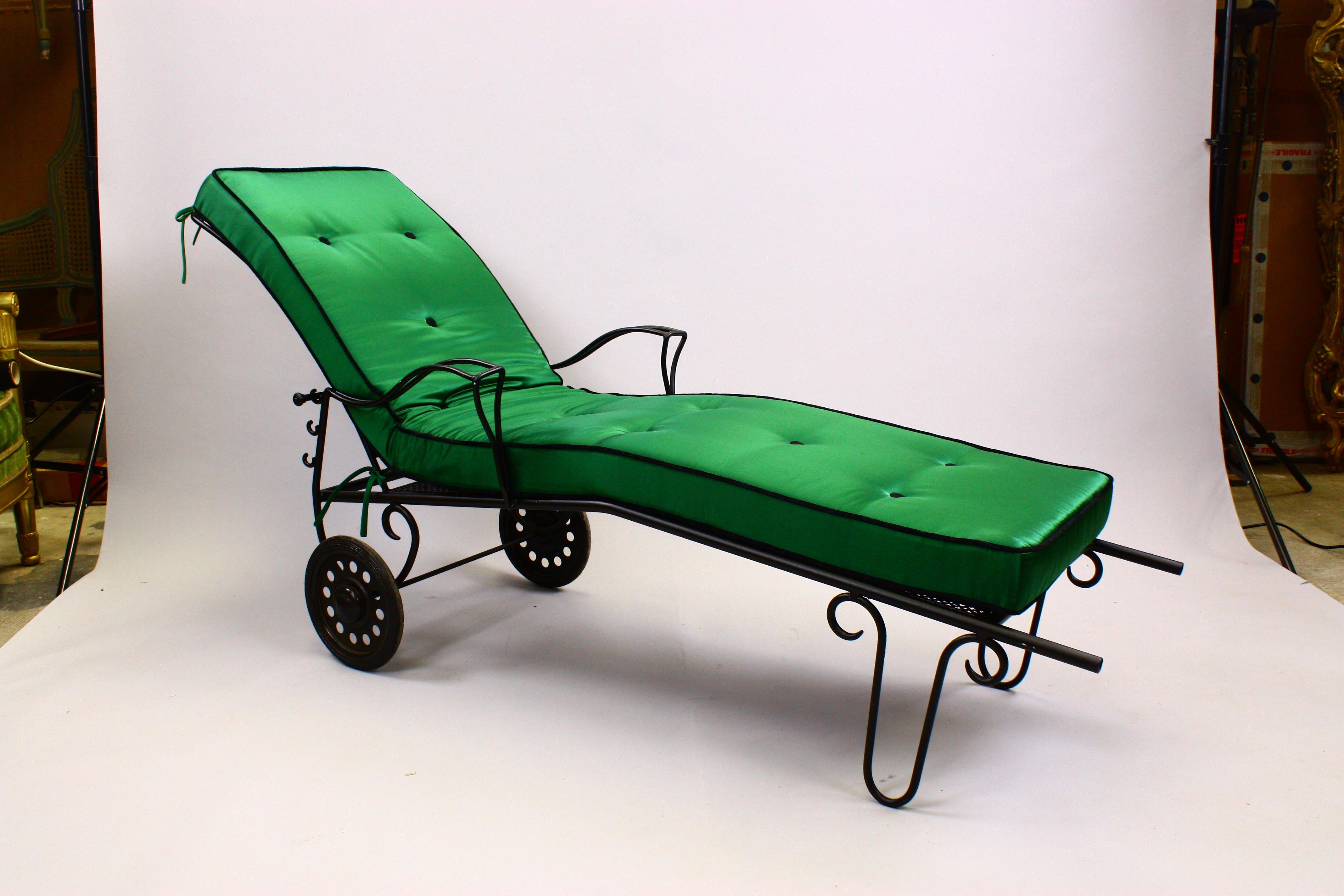 Milieu du XXe siècle Chaise Longue en vente