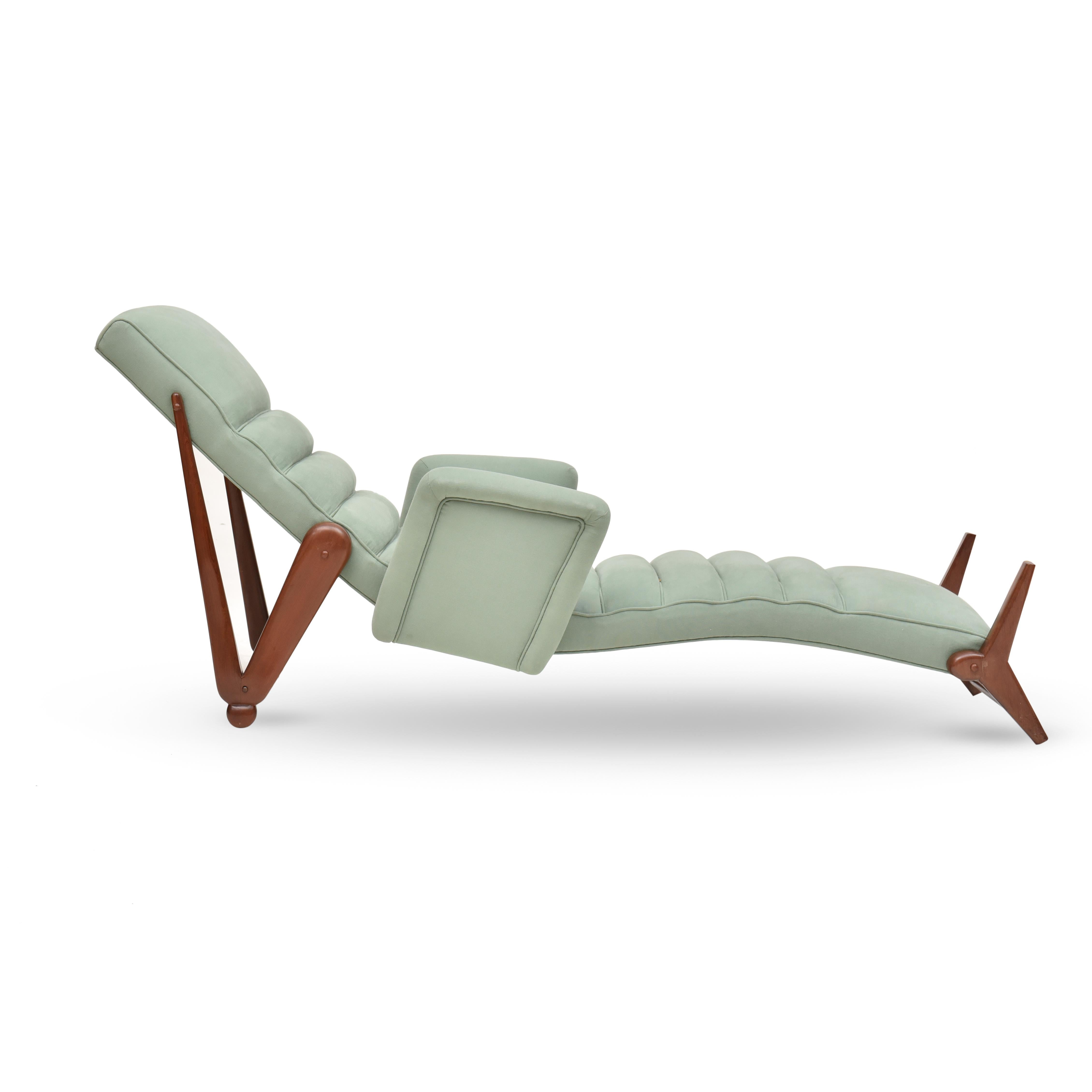 Mid-20th Century Chaise Longue in Caviuna, by Giuseppe Scapinelli For Sale