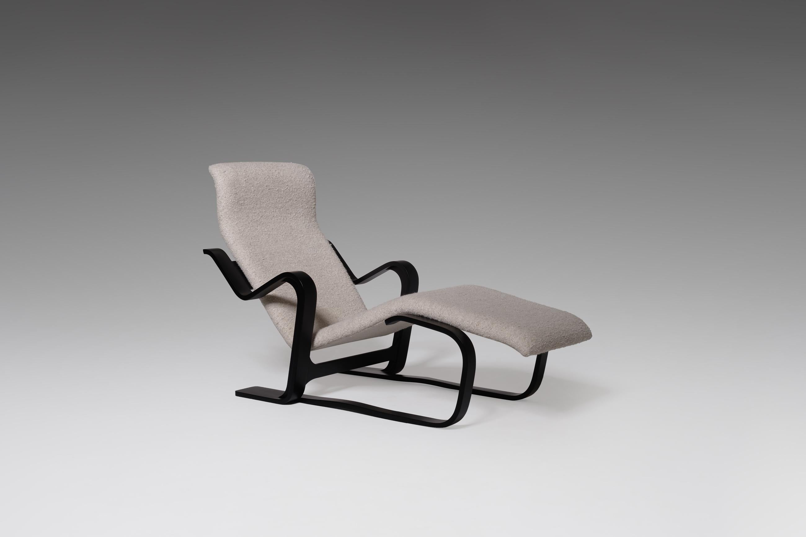 Mid-Century Modern Chaise Longue in Plywood and Bouclé by Marcel Breuer