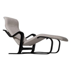 Chaise Longue in Plywood and Bouclé by Marcel Breuer