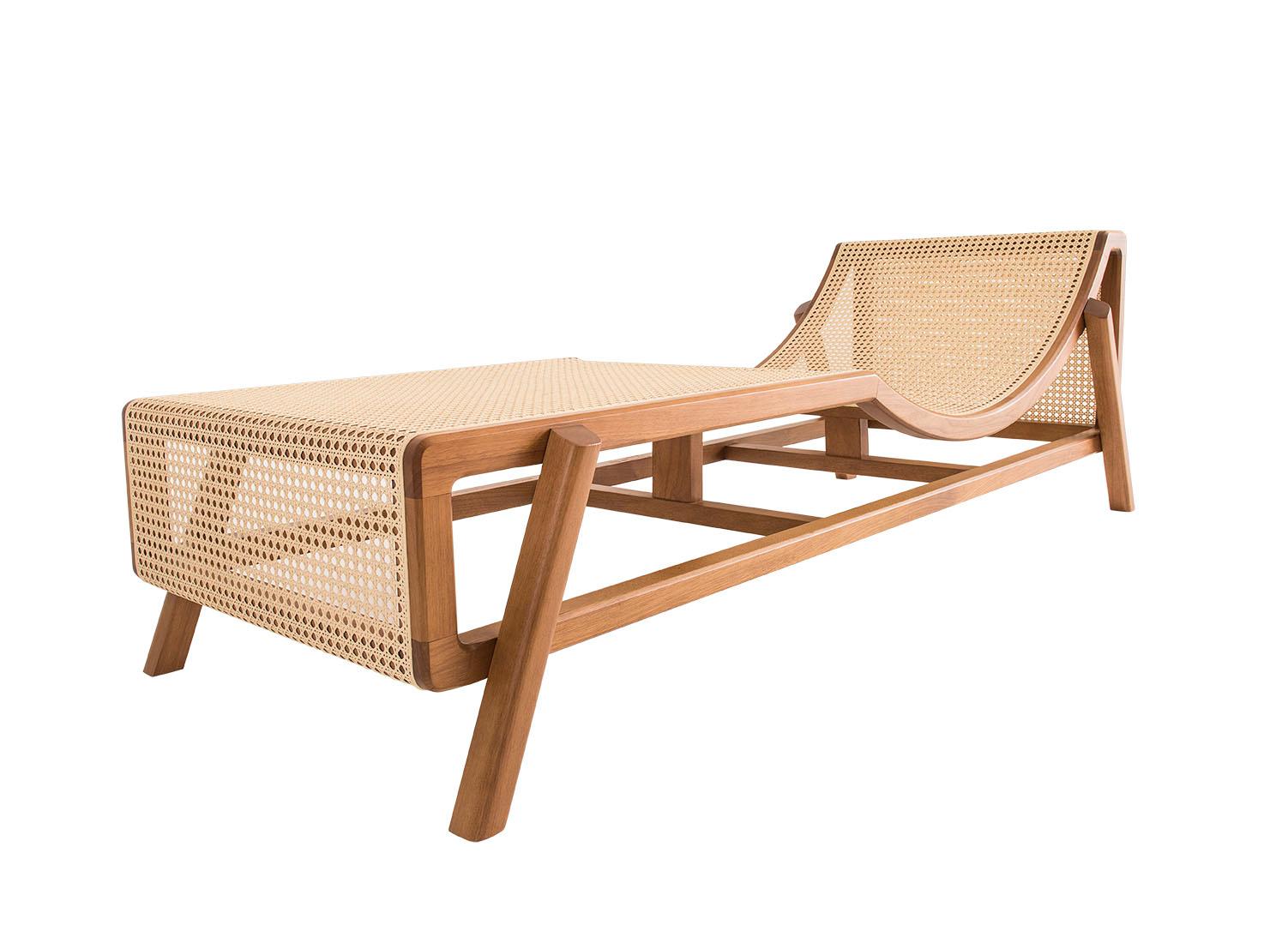 Chaise longue, flag is made a struture with a natural wood reforested Jequetibá (Brazilian wood) and natural hexagonal cotton straw, handmade.

Product indicated for internal use.