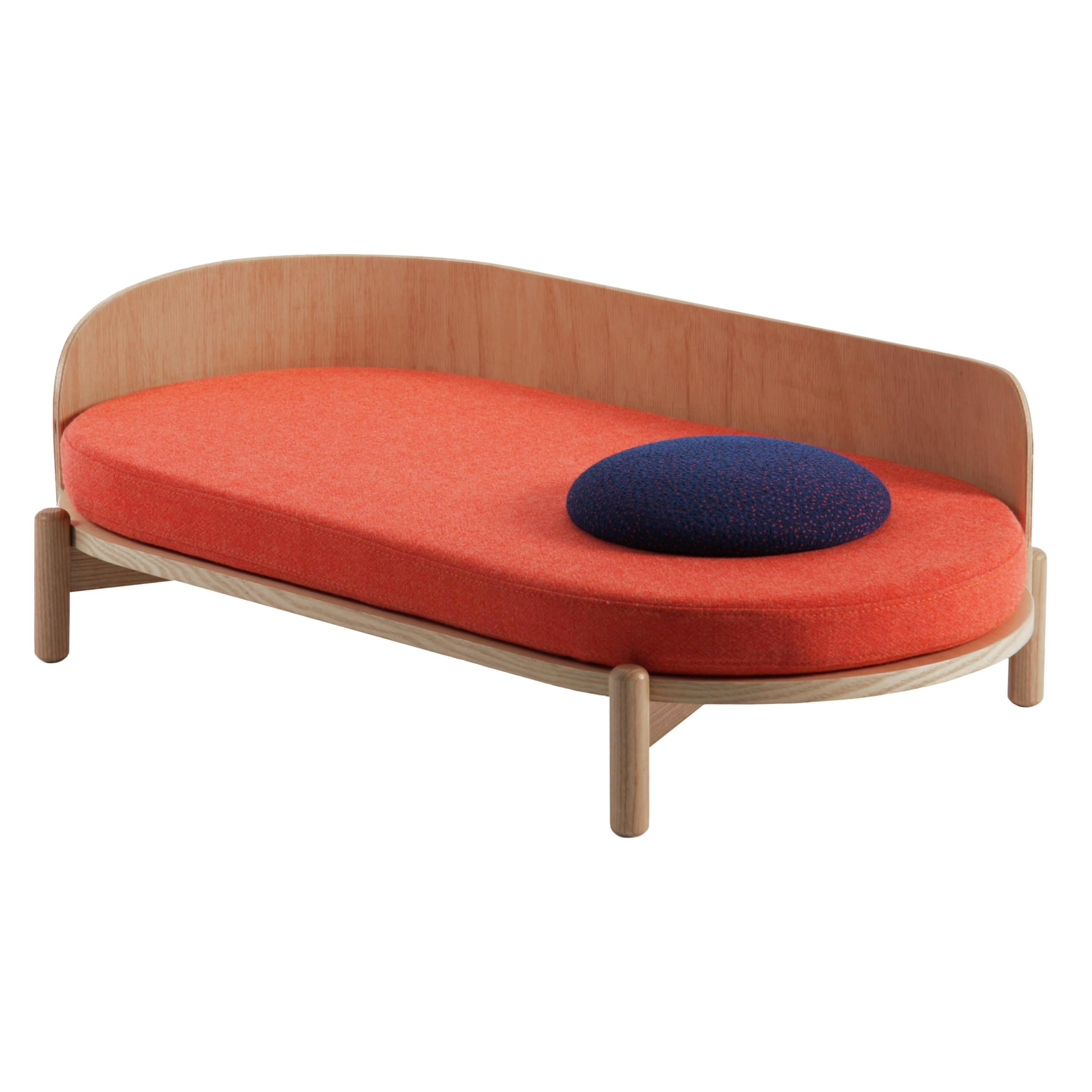 Chaise Longue "Knap" in American Oak and Mélange Coral For Sale