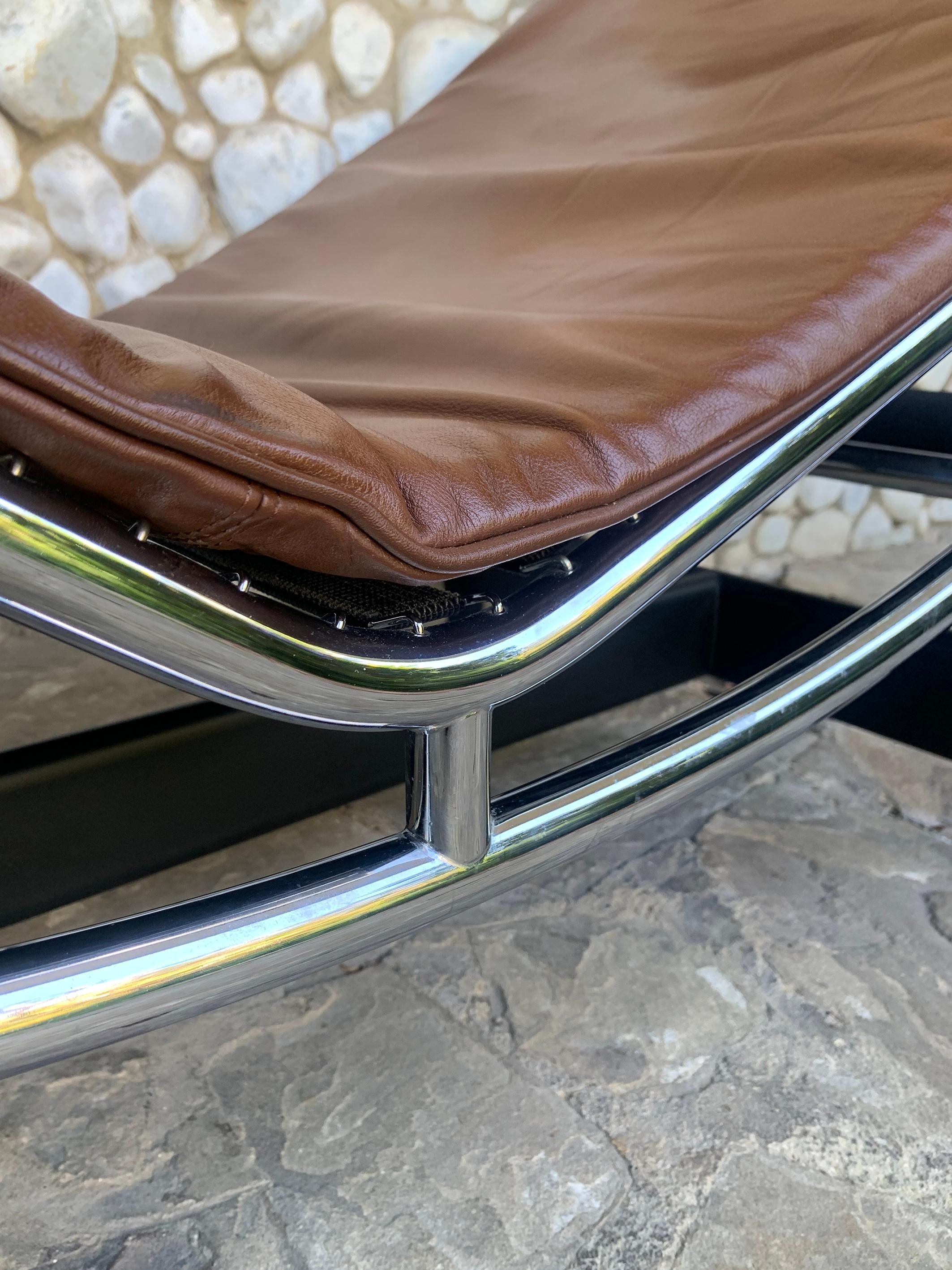 Chaise Longue LC4 in pelle marrone Le Corbusier Perriand Cassina Cert. of Auth. in vendita 6