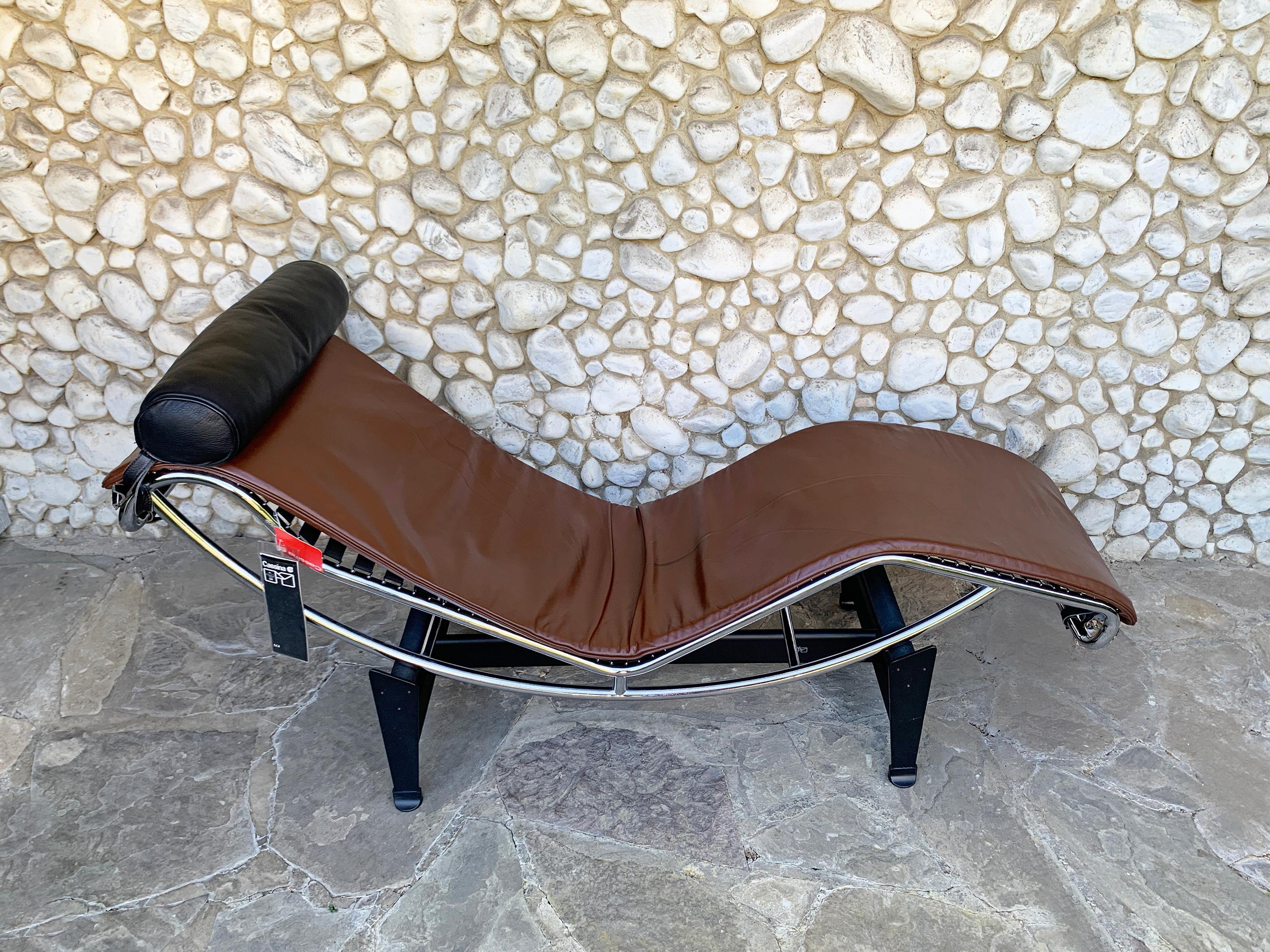 Chaise Longue LC4 in pelle marrone Le Corbusier Perriand Cassina Cert. of Auth. in vendita 11