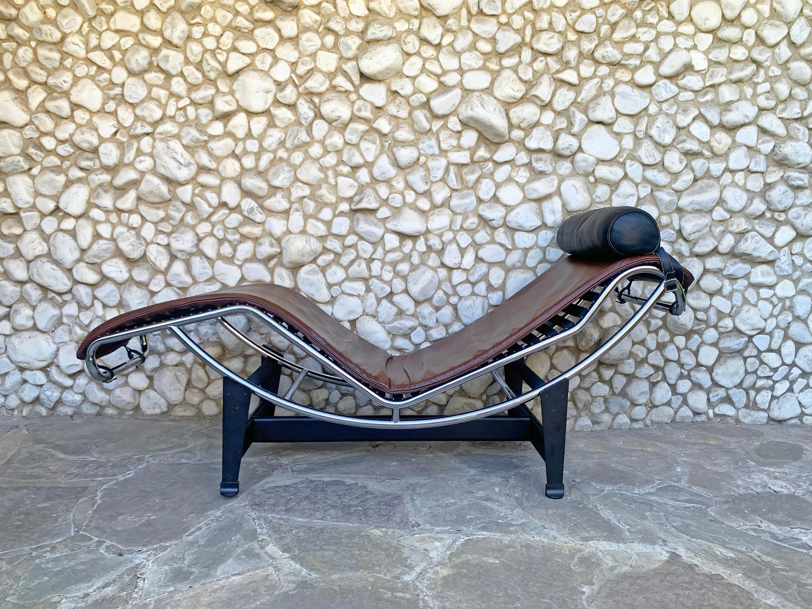 Italiano Chaise Longue LC4 in pelle marrone Le Corbusier Perriand Cassina Cert. of Auth. in vendita