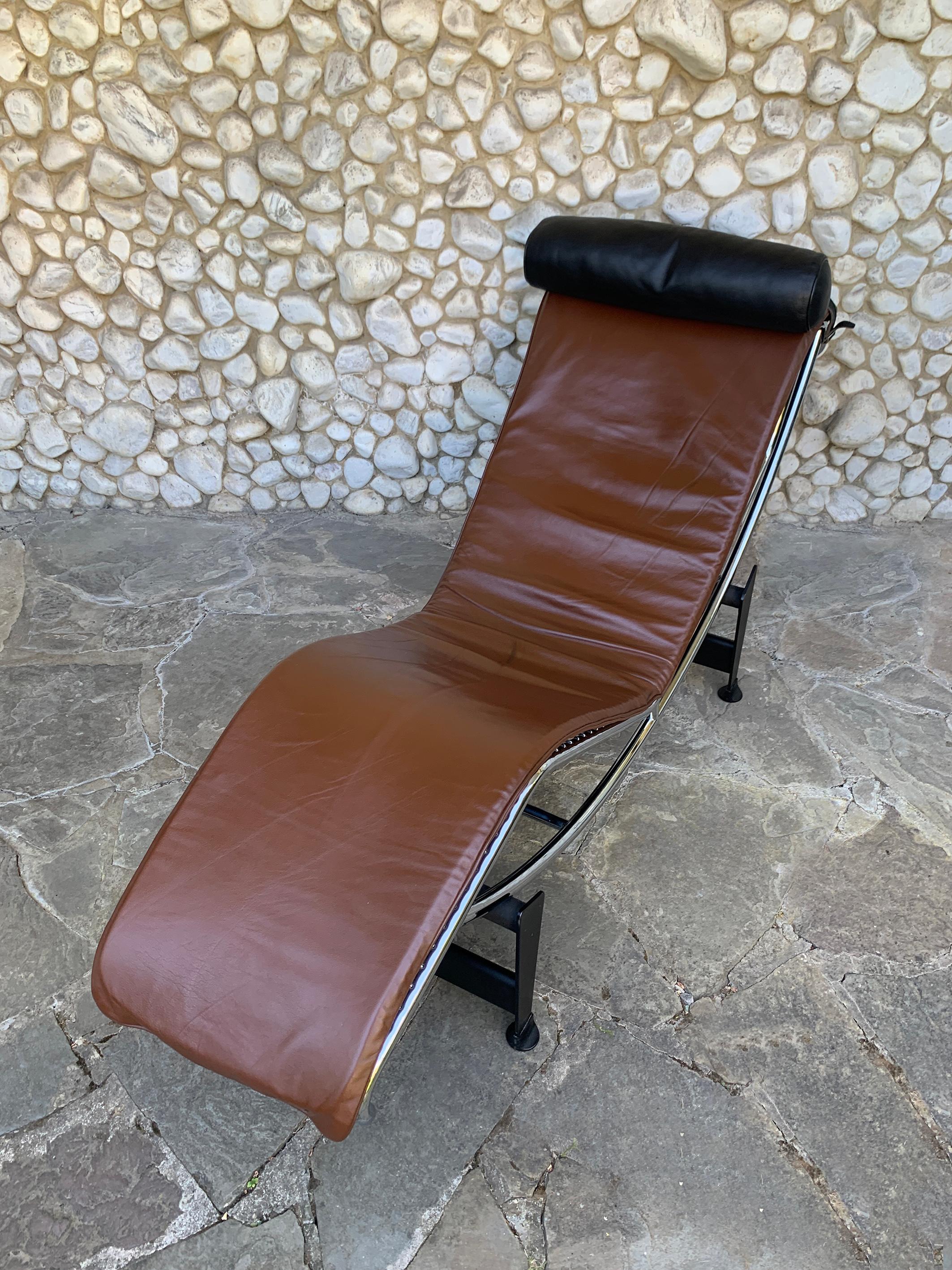 XX secolo Chaise Longue LC4 in pelle marrone Le Corbusier Perriand Cassina Cert. of Auth. in vendita