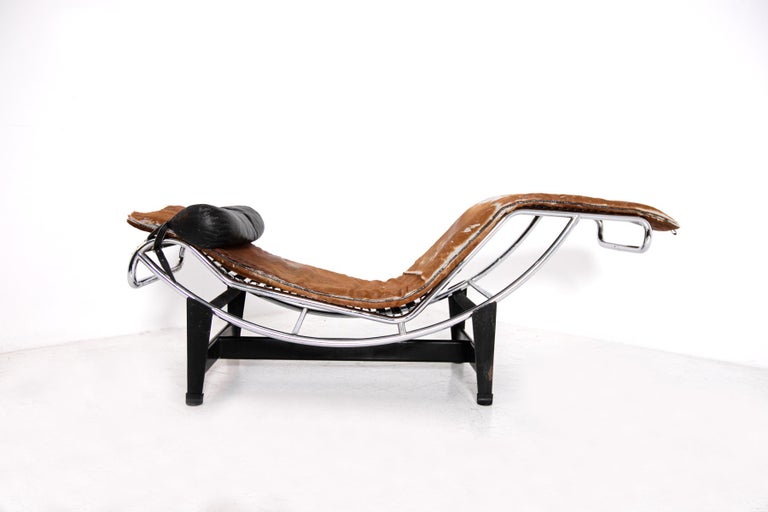 Wonderful chaise longue, model LC4 serial number 2344, designed by Le Corbusier, Pierre Jeanneret and Charlotte Perriand for Cassina in 1965.
The chaise Longue was born from the inspiration of the three design artists who wanted to design a