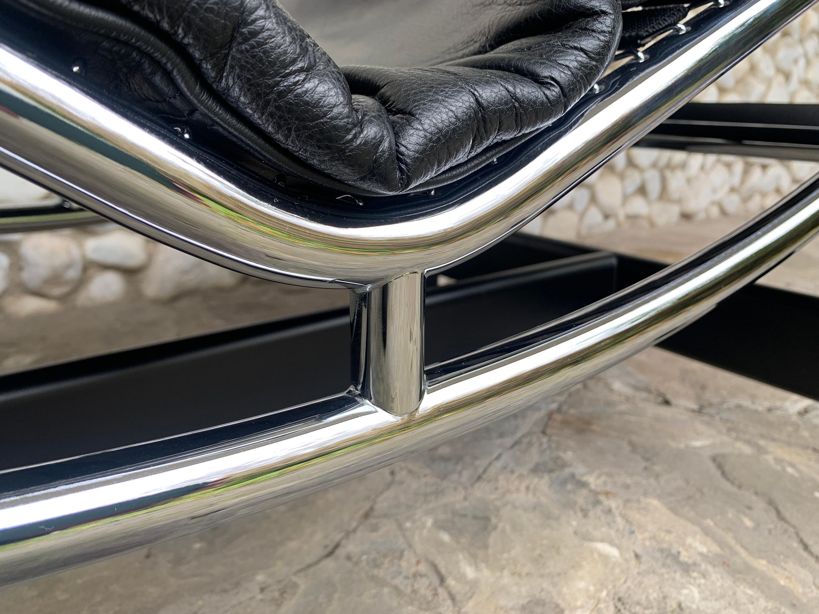 Chaise Longue LC4 Le Corbusier Jeanneret Perriand Cassina Cert. of Authenticity In Good Condition In Vorst, BE