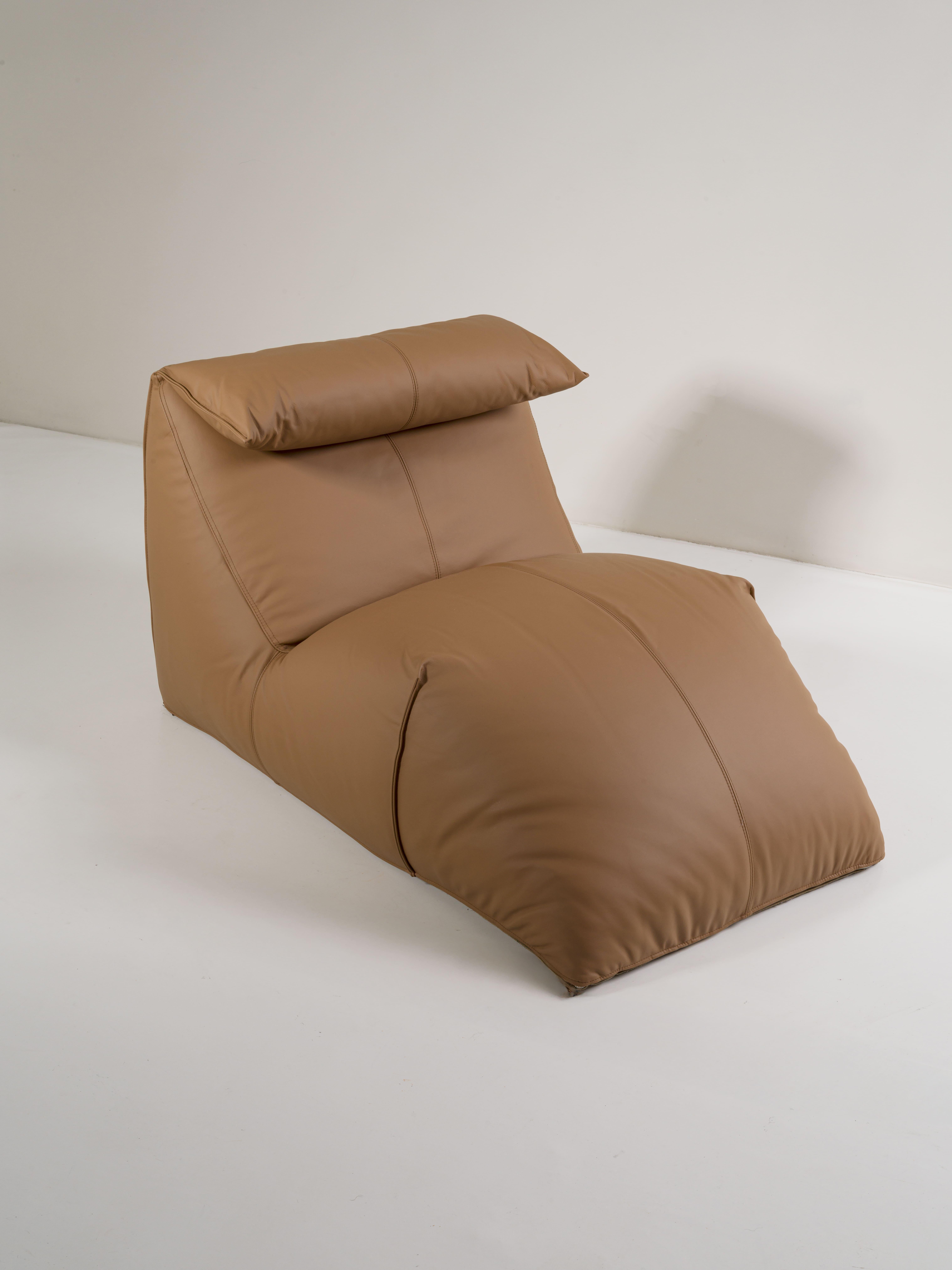 Modern Chaise Longue Le Bambole, Mario Bellini for B&B Italia 1970 Leather Cognac For Sale
