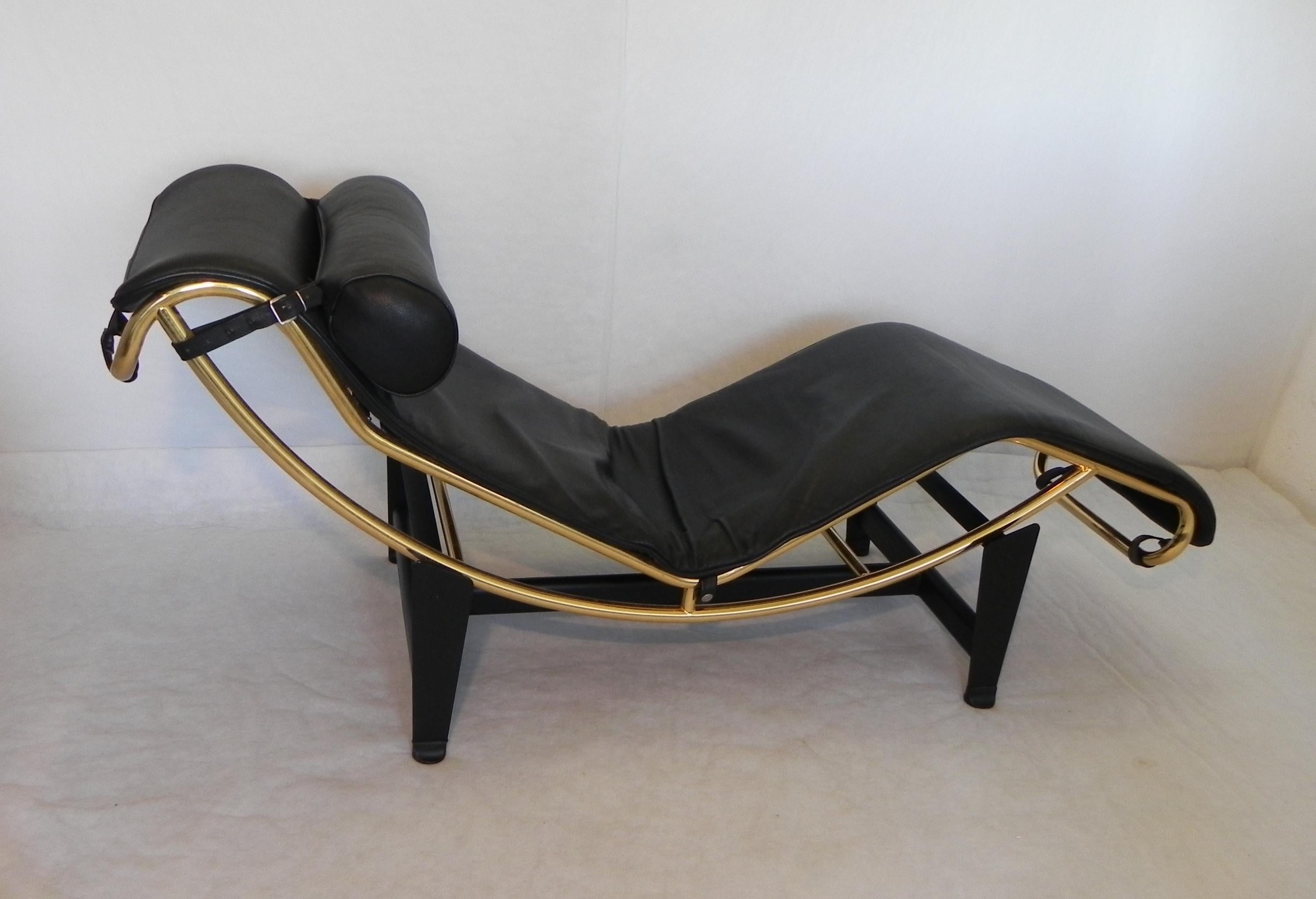 Chaise Longue, limited edition - Gold For Sale 1