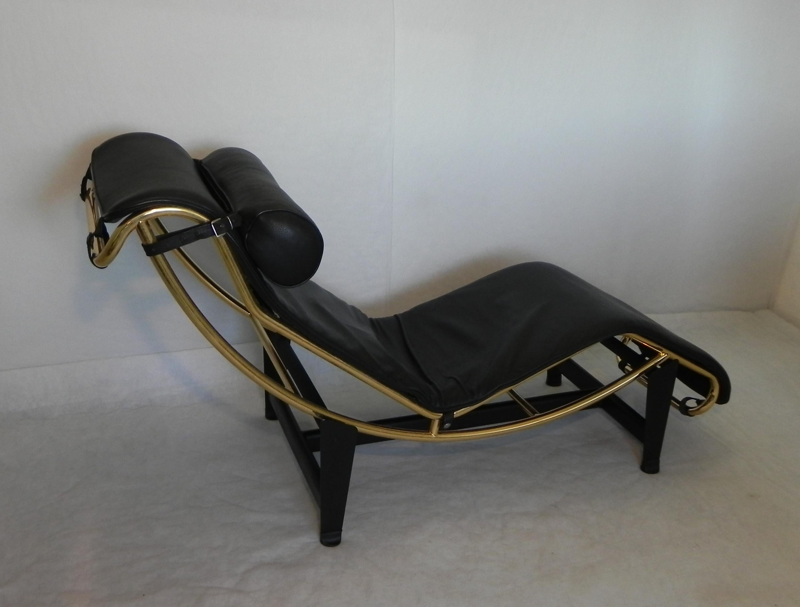 Chaise Longue, limited edition - Gold For Sale 3