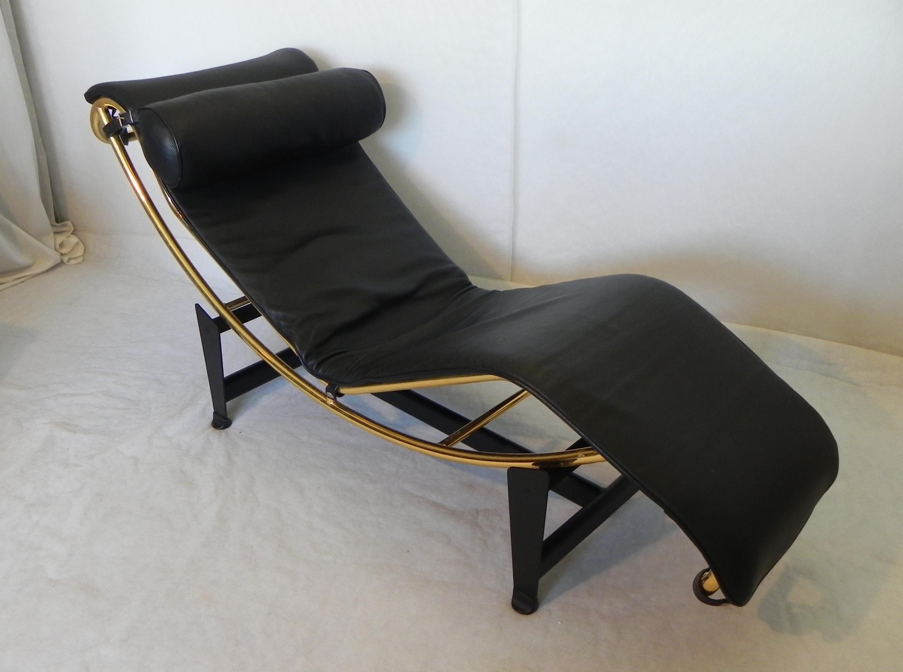 Bauhaus Chaise Longue, limited edition - Gold For Sale