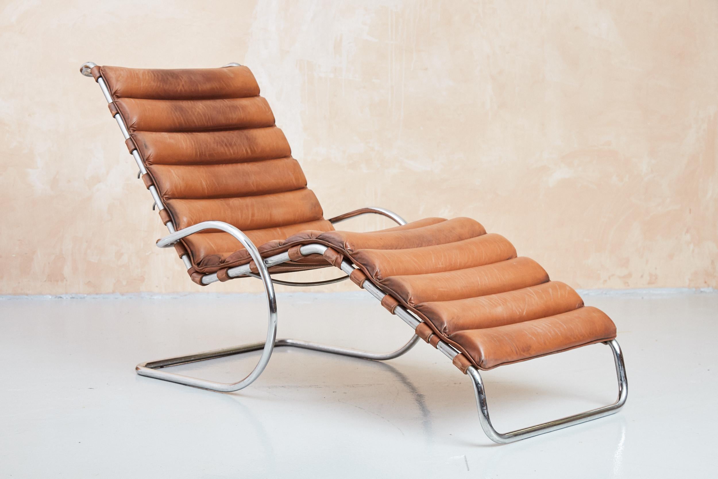 The adjustable Model 242 MR Chaise Lounge was designed by Ludwig Mies van der Rohe in 1927.
Produced in 1980 by Knoll International in the USA, with Brown leather and a chrome steel frame.
This Chaise Longue was designed by Mies van der Rohe in 1927