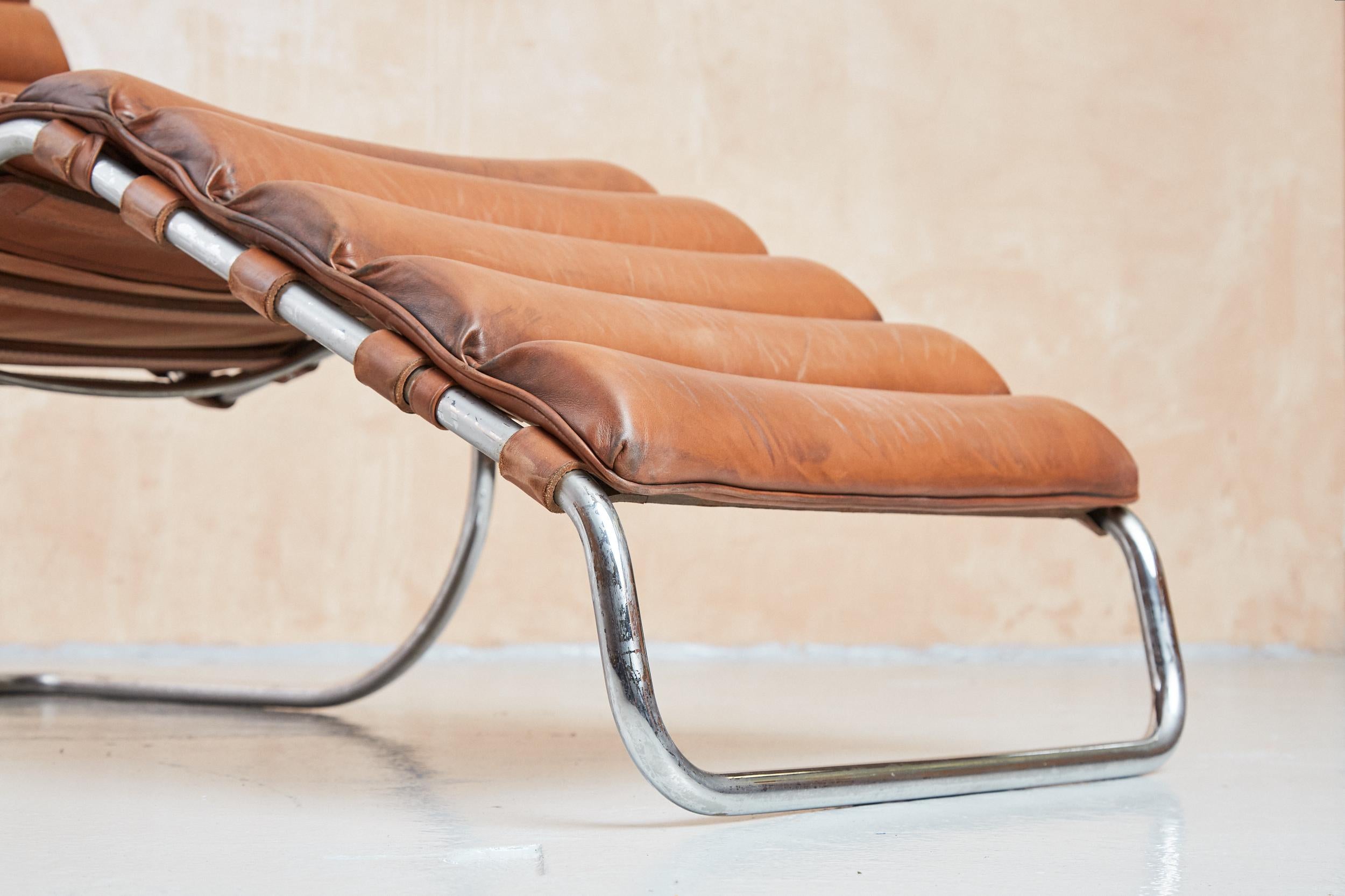 Mid-Century Modern Chaise Longue Model 242 by Mies van der Rohe for Knoll International, 1980's For Sale