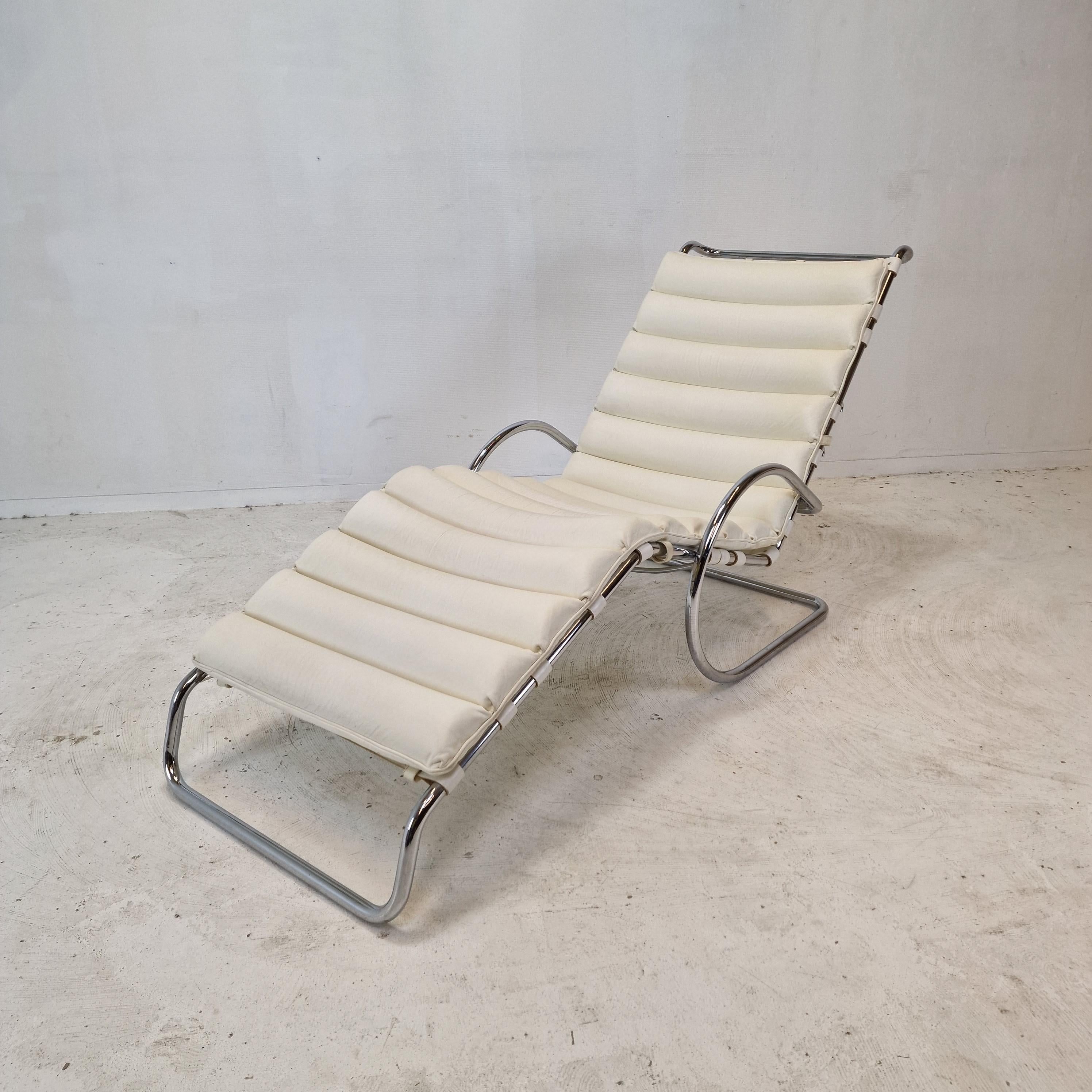 Late 20th Century Chaise Longue Model 242 by Mies van der Rohe for Knoll International, 1980's